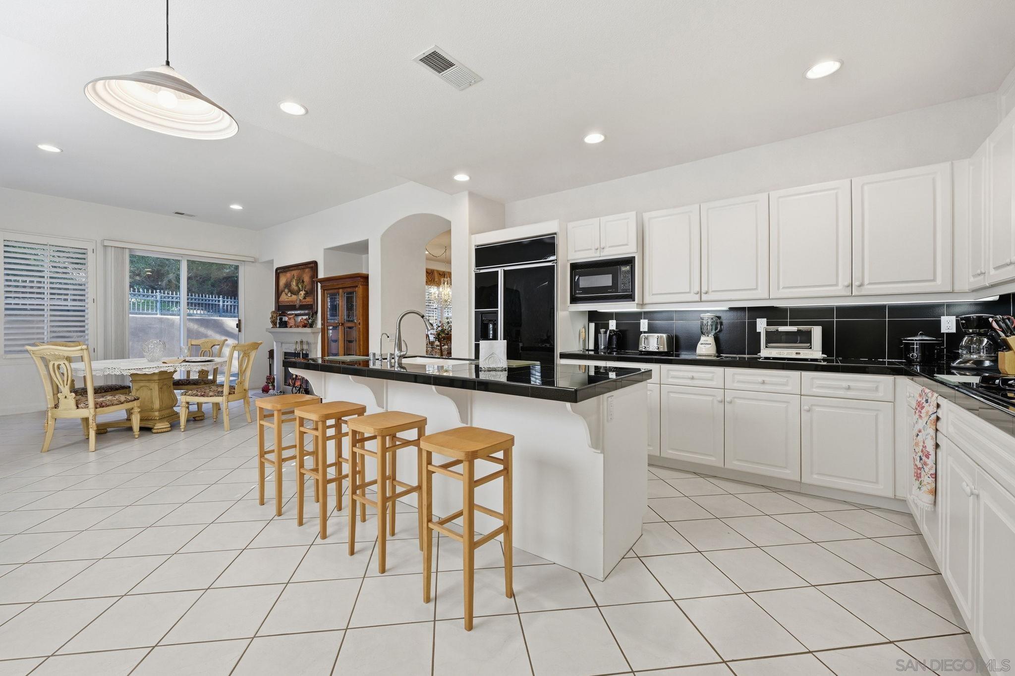 Detail Gallery Image 9 of 30 For Gilman Ct, La Jolla,  CA 92037 - 5 Beds | 3/1 Baths