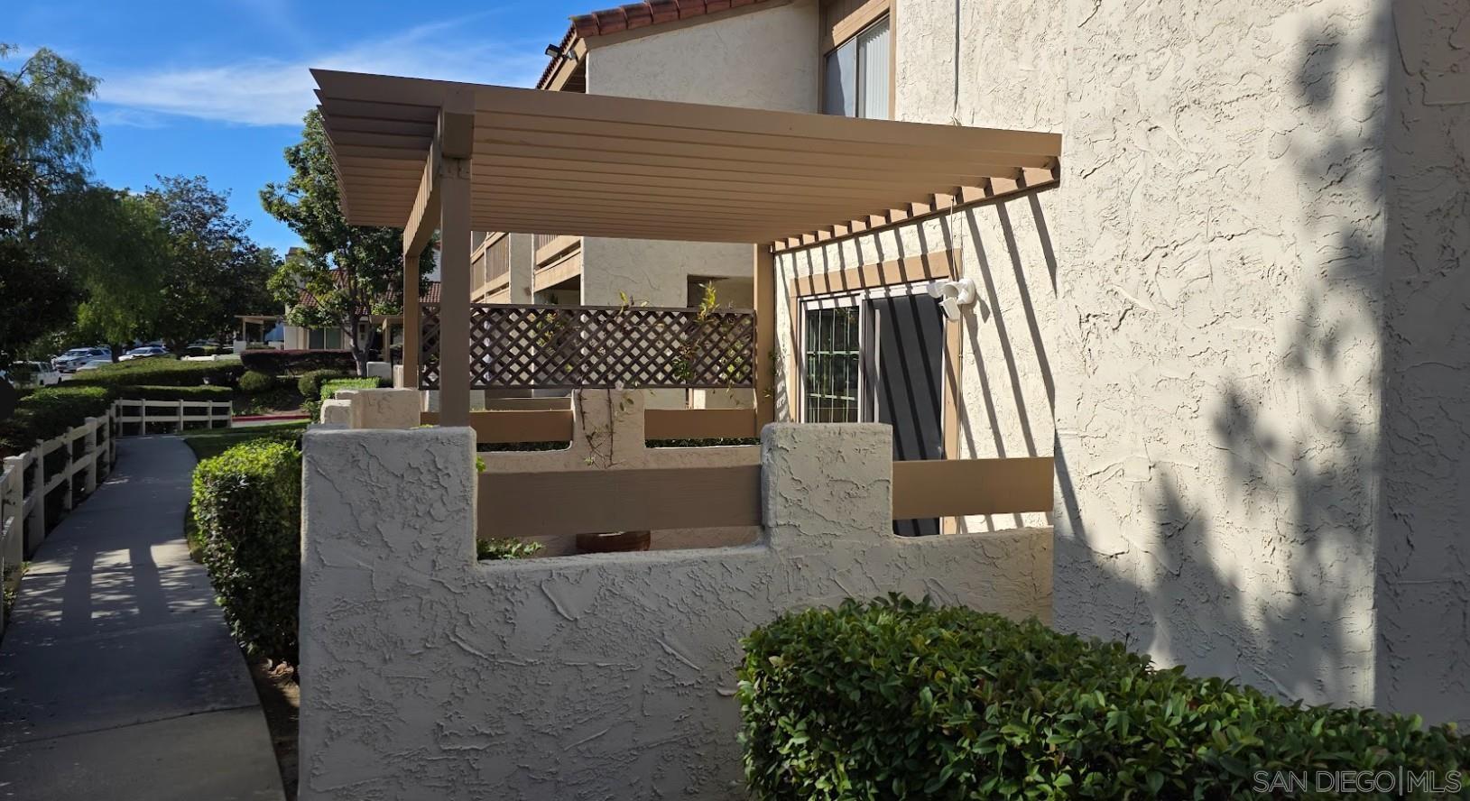 Detail Gallery Image 27 of 34 For 11872  Bernardo Ter  #E,  San Diego,  CA 92128 - 3 Beds | 2 Baths