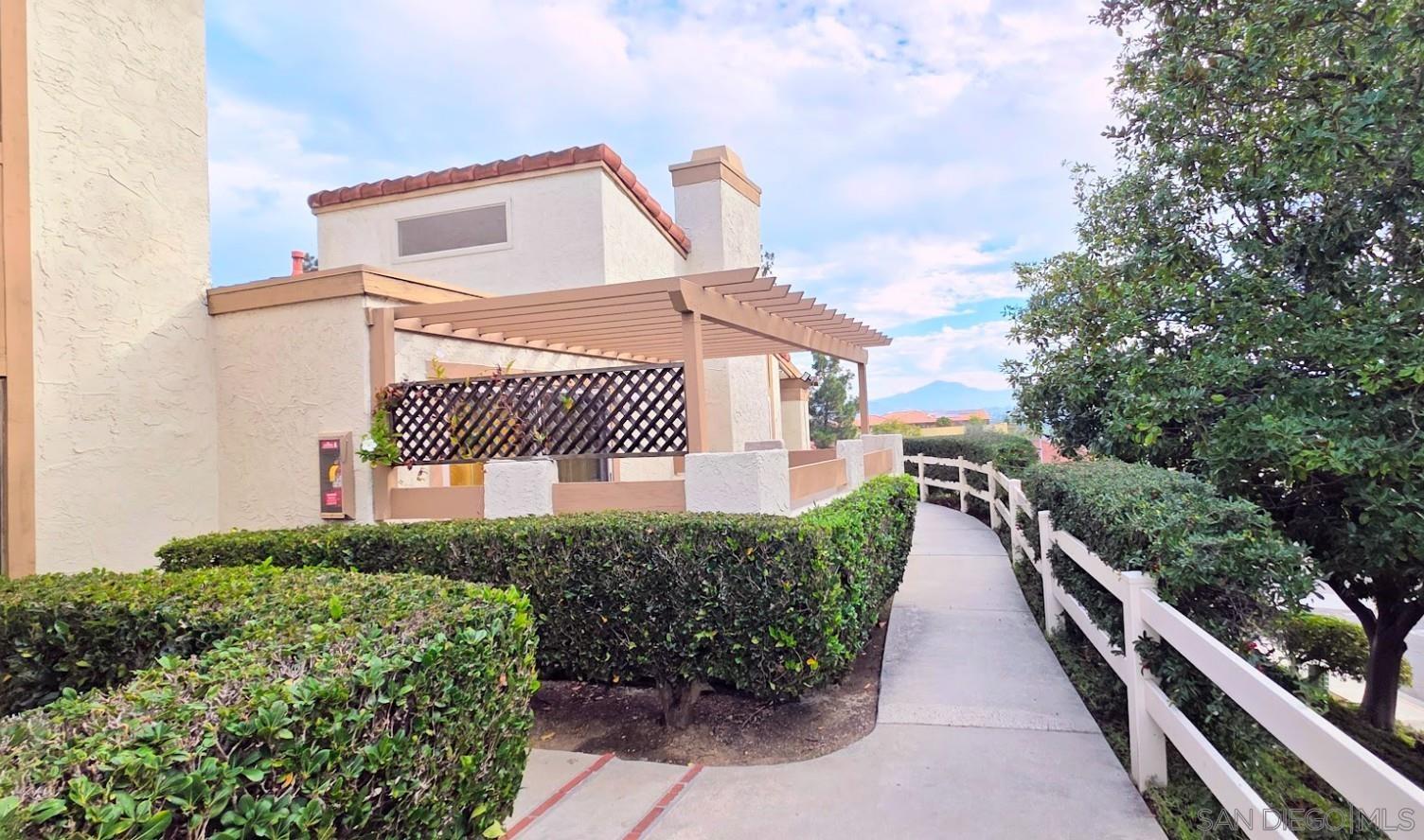 Detail Gallery Image 28 of 34 For 11872  Bernardo Ter  #E,  San Diego,  CA 92128 - 3 Beds | 2 Baths