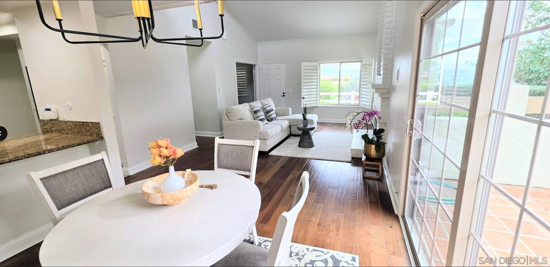 Detail Gallery Image 4 of 34 For 11872  Bernardo Ter  #E,  San Diego,  CA 92128 - 3 Beds | 2 Baths