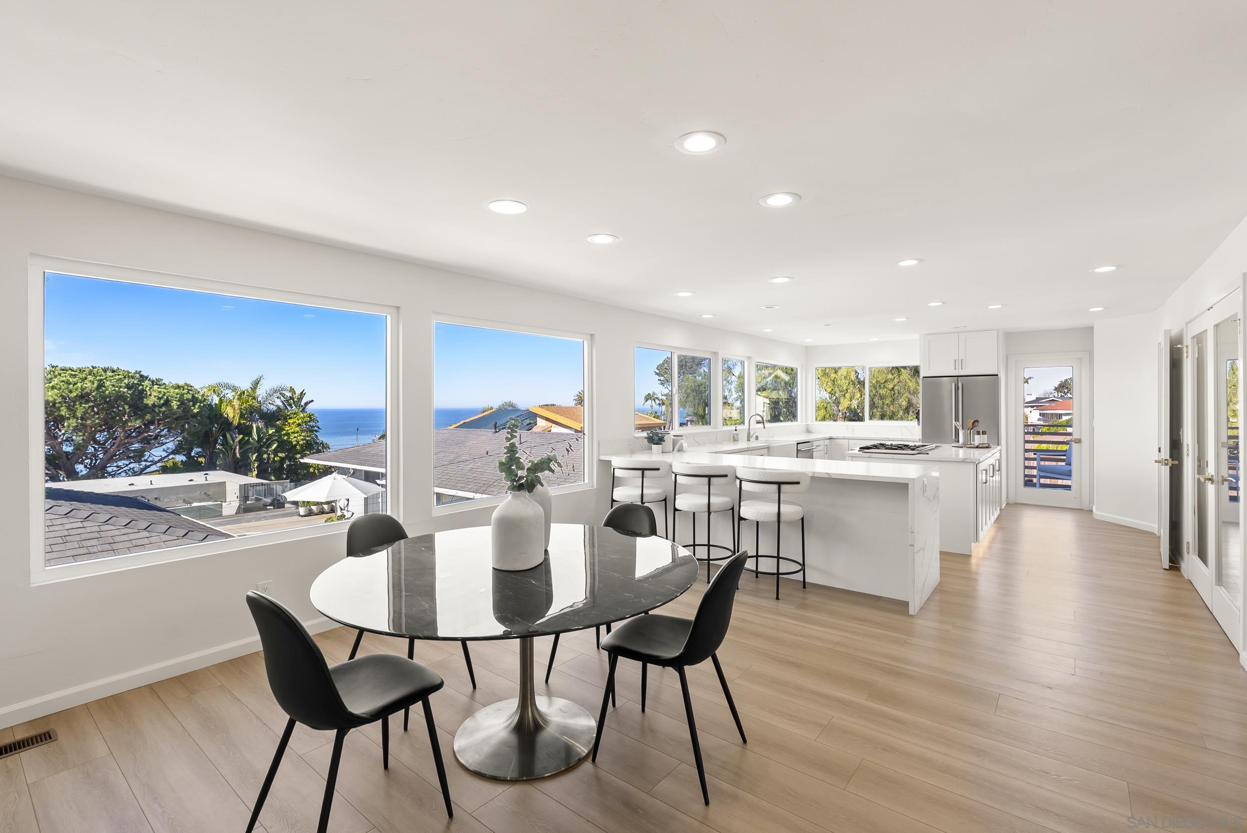 Detail Gallery Image 11 of 39 For 4328  Piedmont Dr, San Diego,  CA 92107 - 5 Beds | 3/1 Baths