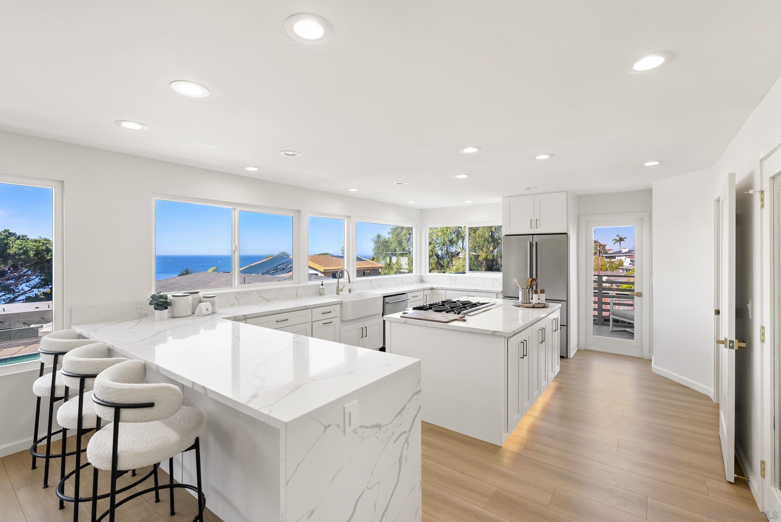 Detail Gallery Image 12 of 39 For 4328  Piedmont Dr, San Diego,  CA 92107 - 5 Beds | 3/1 Baths