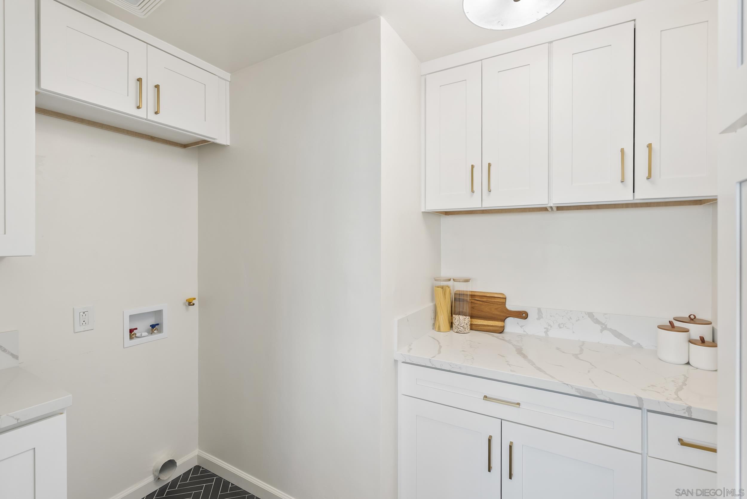 Detail Gallery Image 15 of 39 For 4328  Piedmont Dr, San Diego,  CA 92107 - 5 Beds | 3/1 Baths