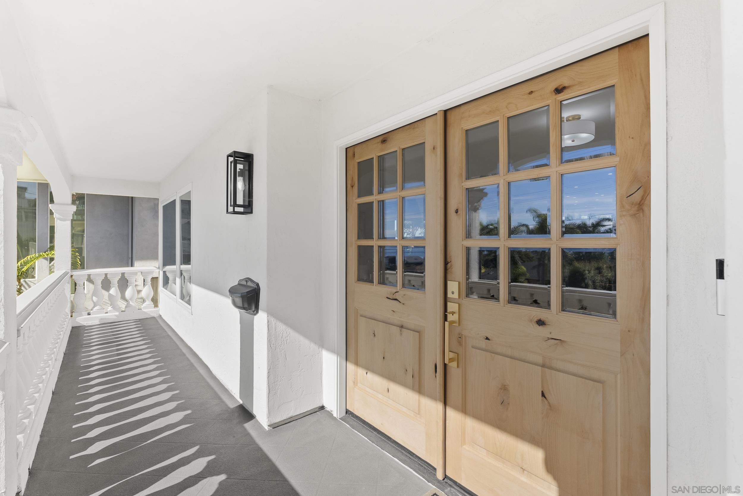 Detail Gallery Image 3 of 39 For 4328  Piedmont Dr, San Diego,  CA 92107 - 5 Beds | 3/1 Baths