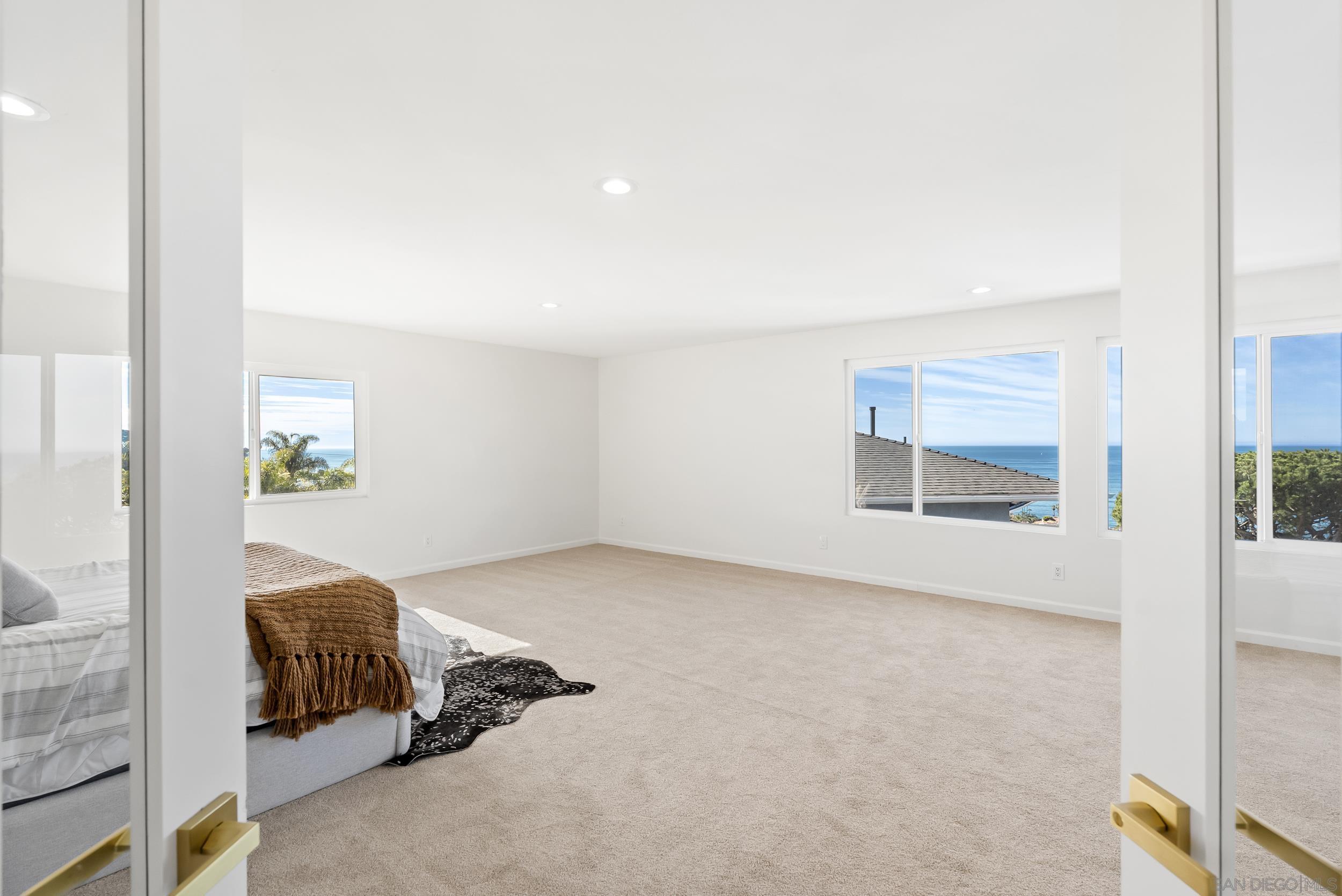 Detail Gallery Image 22 of 39 For 4328  Piedmont Dr, San Diego,  CA 92107 - 5 Beds | 3/1 Baths