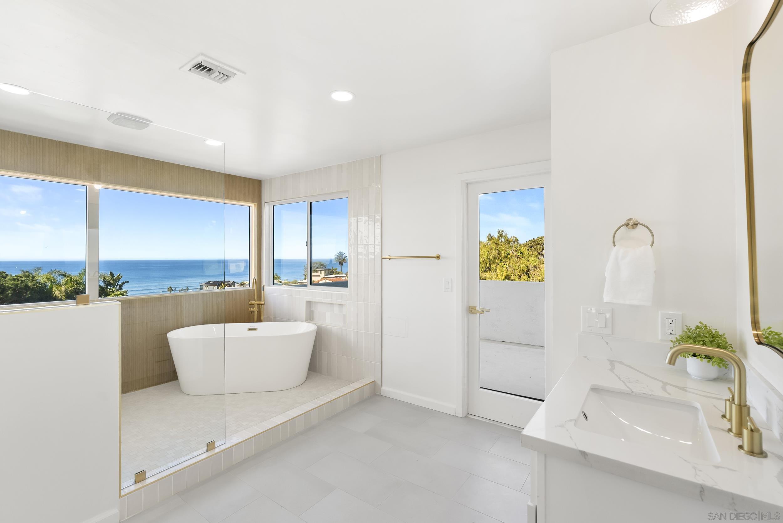 Detail Gallery Image 27 of 39 For 4328  Piedmont Dr, San Diego,  CA 92107 - 5 Beds | 3/1 Baths