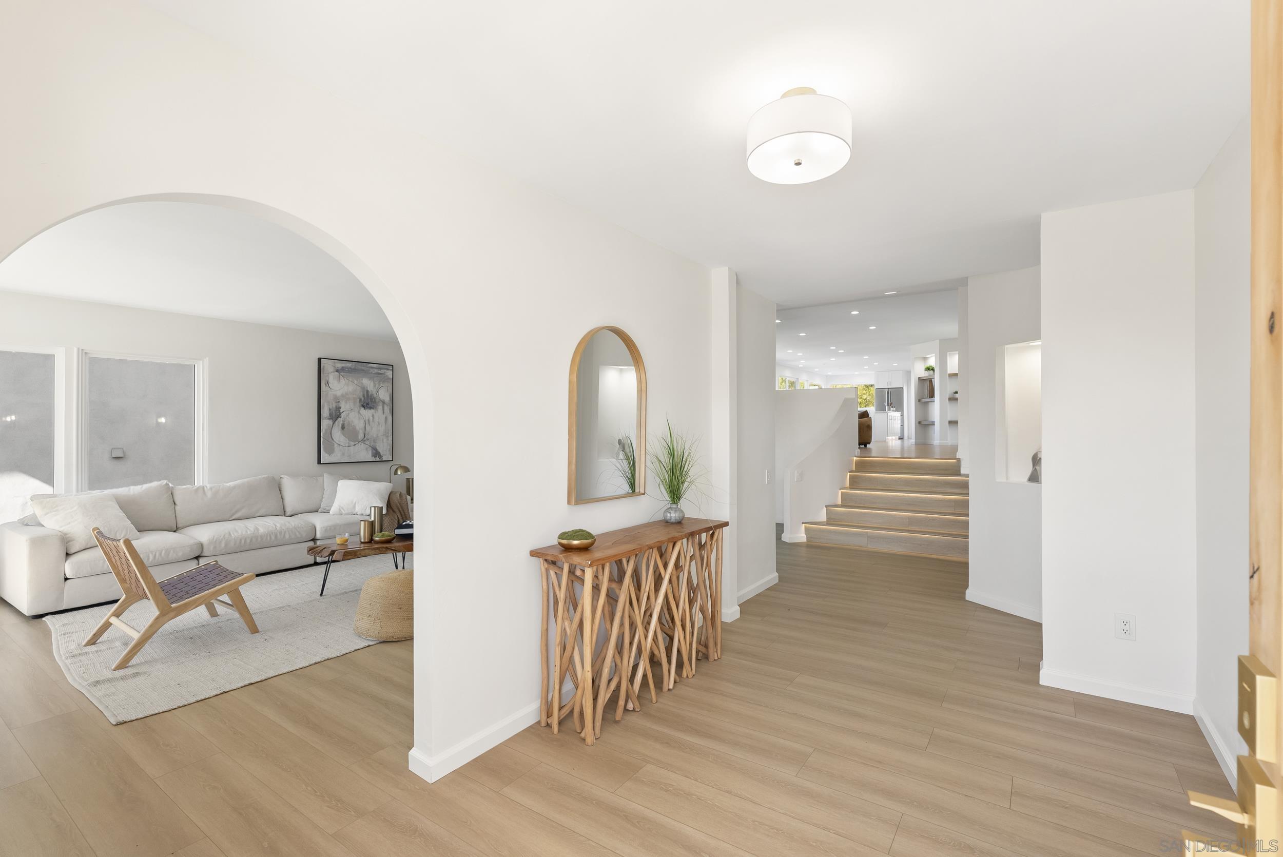 Detail Gallery Image 4 of 39 For 4328  Piedmont Dr, San Diego,  CA 92107 - 5 Beds | 3/1 Baths