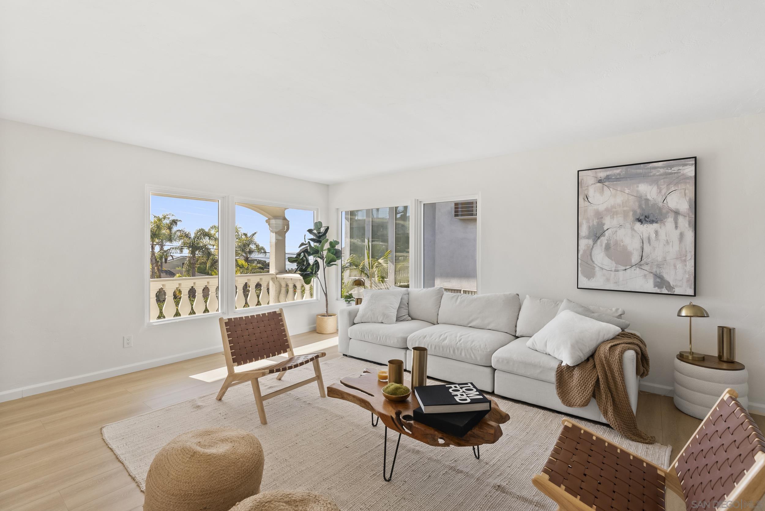 Detail Gallery Image 5 of 39 For 4328  Piedmont Dr, San Diego,  CA 92107 - 5 Beds | 3/1 Baths