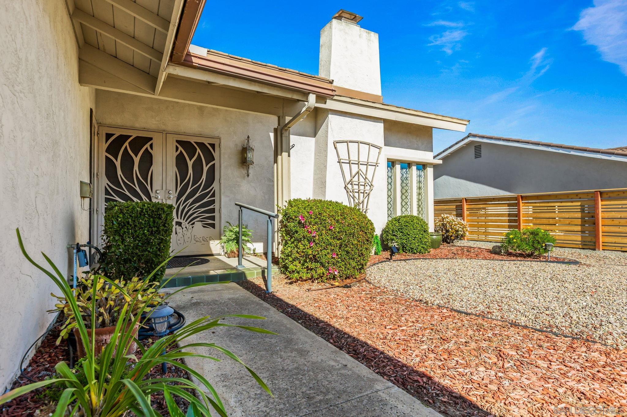 Detail Gallery Image 2 of 43 For 16598  Casero Rd, San Diego,  CA 92128 - 2 Beds | 2 Baths