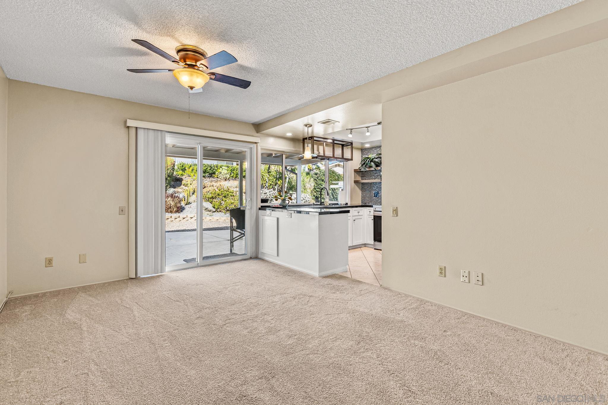 Detail Gallery Image 11 of 43 For 16598  Casero Rd, San Diego,  CA 92128 - 2 Beds | 2 Baths