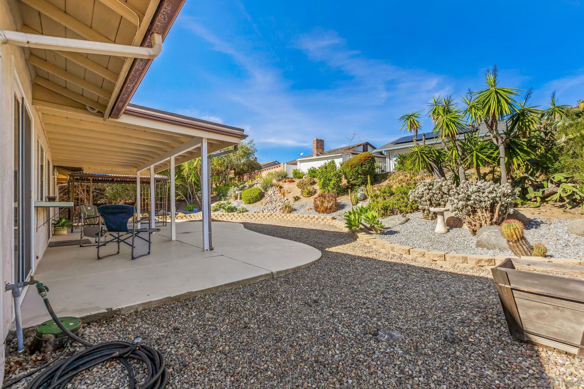 Detail Gallery Image 3 of 43 For 16598  Casero Rd, San Diego,  CA 92128 - 2 Beds | 2 Baths