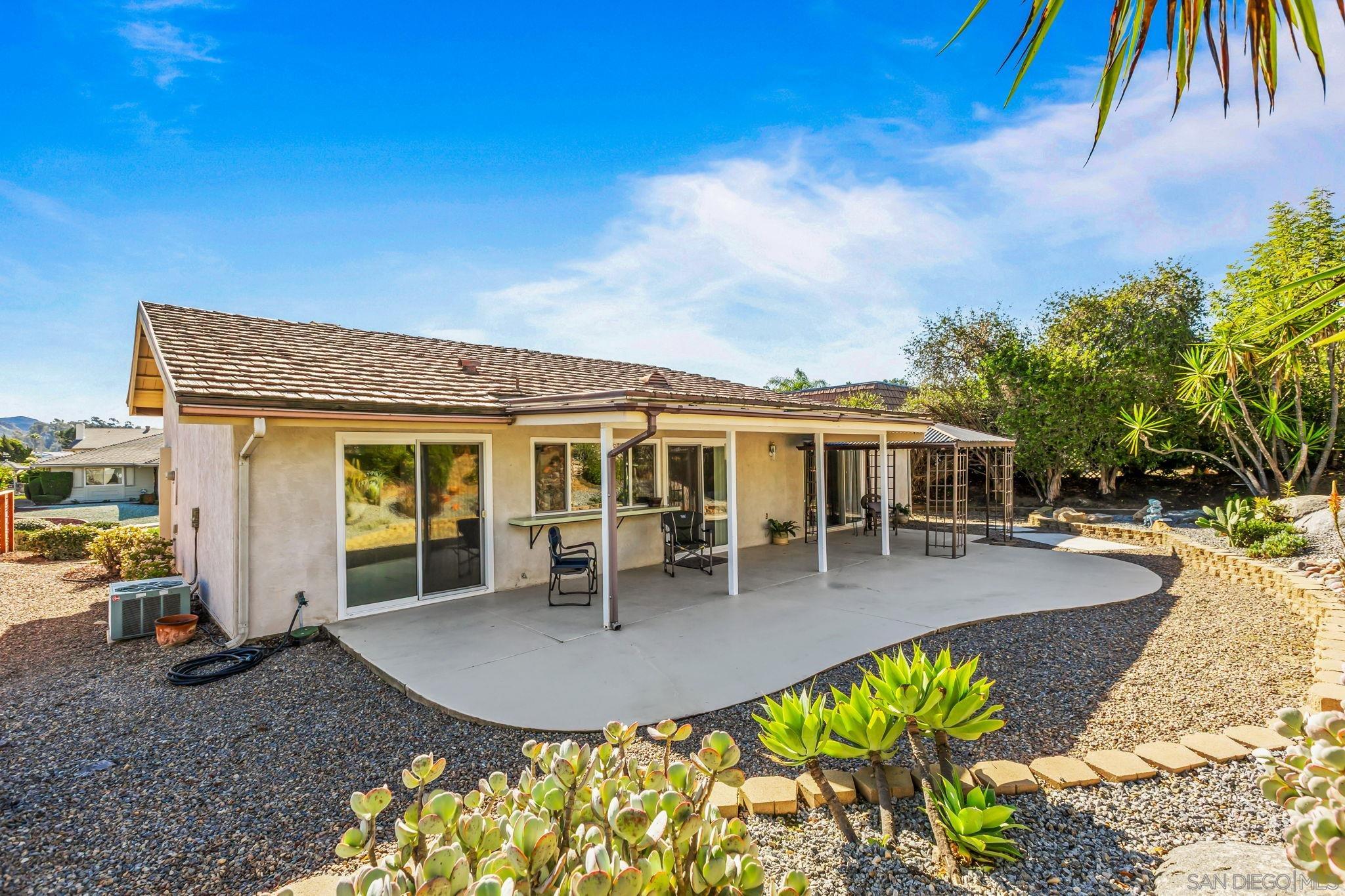 Detail Gallery Image 4 of 43 For 16598  Casero Rd, San Diego,  CA 92128 - 2 Beds | 2 Baths