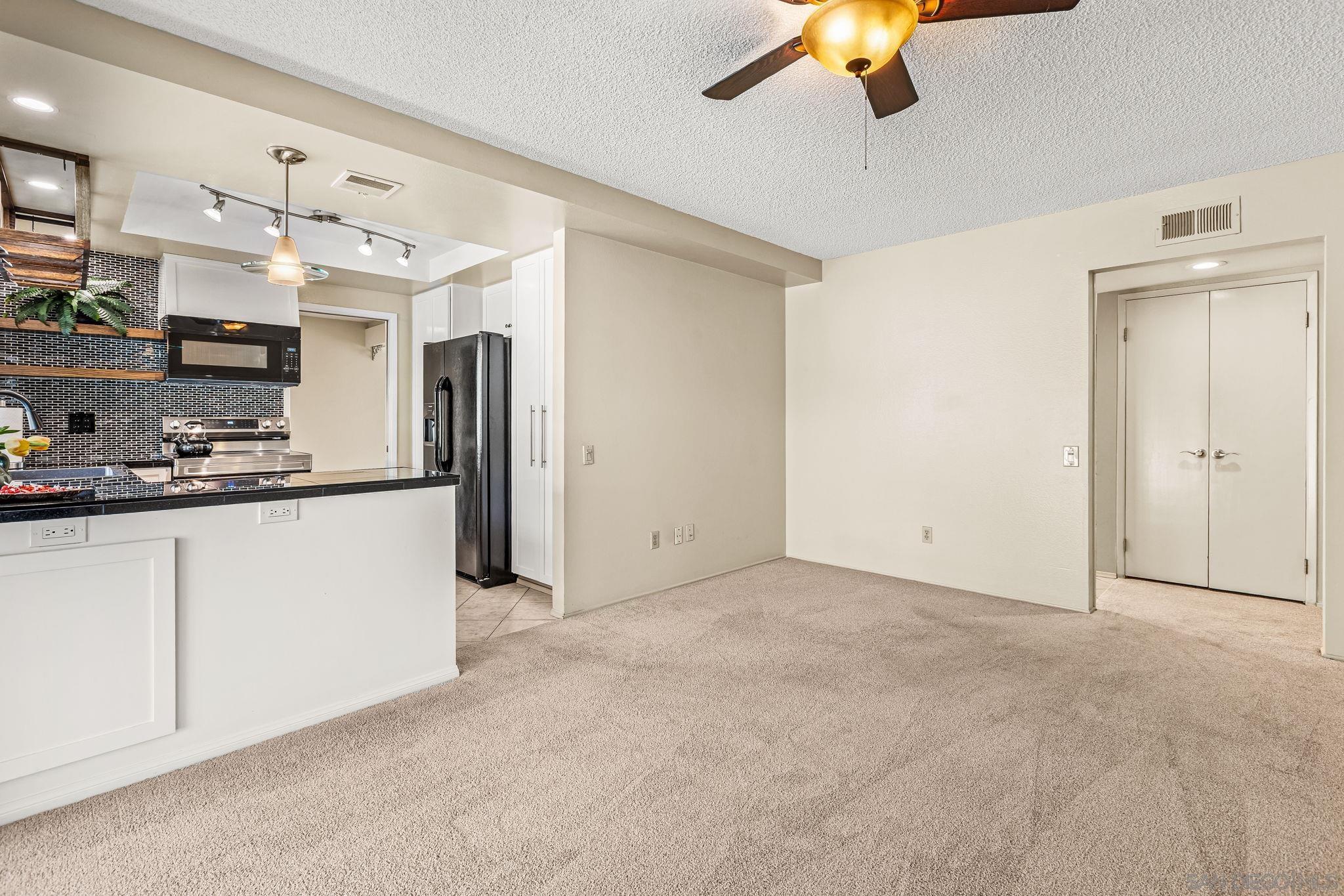 Detail Gallery Image 10 of 43 For 16598  Casero Rd, San Diego,  CA 92128 - 2 Beds | 2 Baths