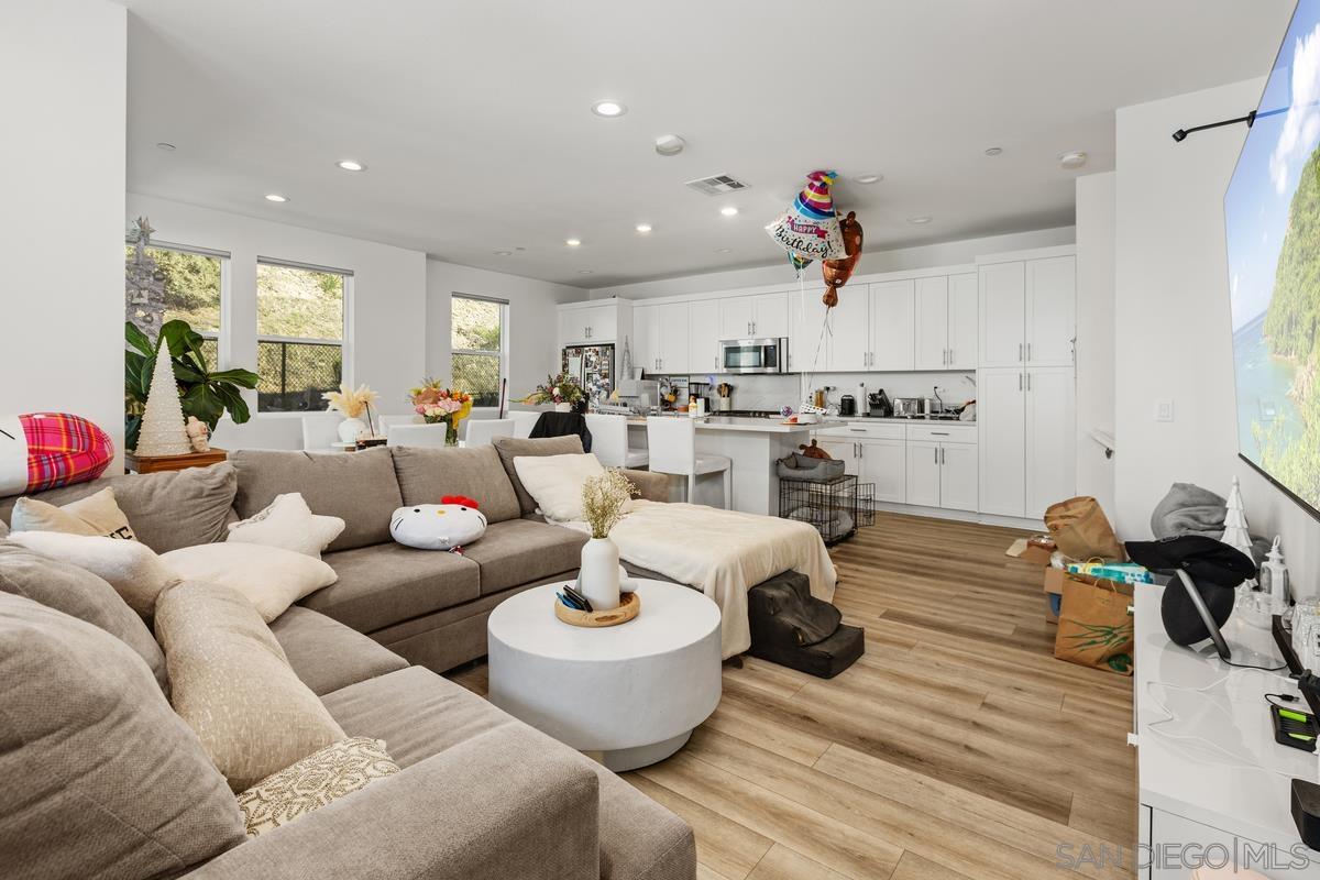 Front Image Thumbnail for SD260001634