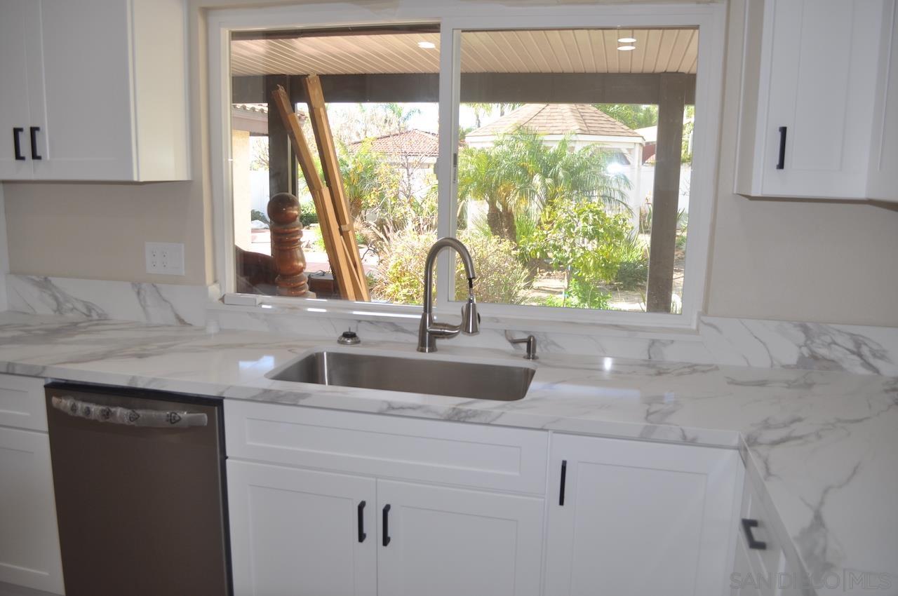 Detail Gallery Image 3 of 26 For 4121  Conrad Drive, Spring Valley,  CA 91977 - 5 Beds | 3 Baths