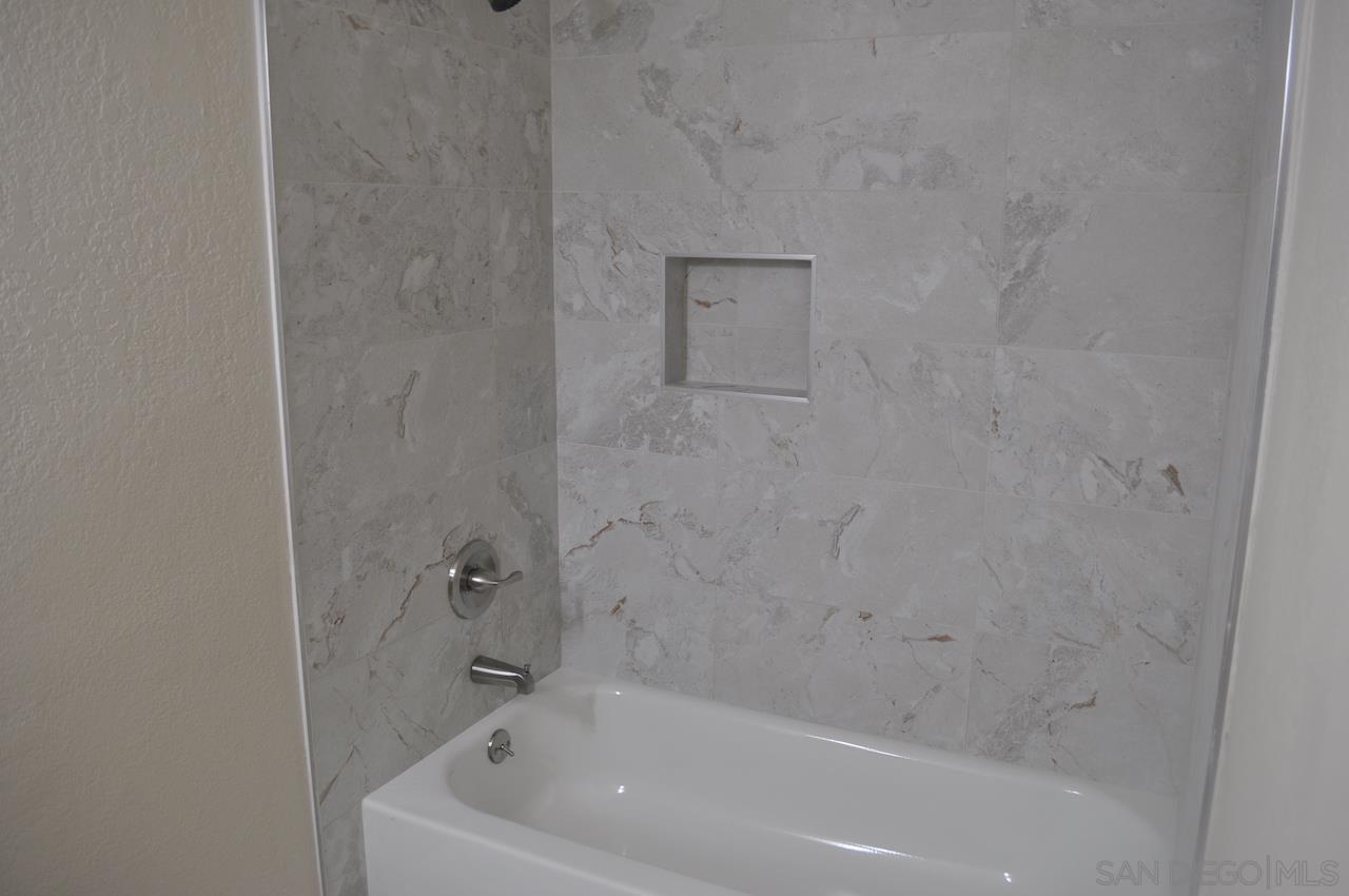 Detail Gallery Image 10 of 26 For 4121  Conrad Drive, Spring Valley,  CA 91977 - 5 Beds | 3 Baths