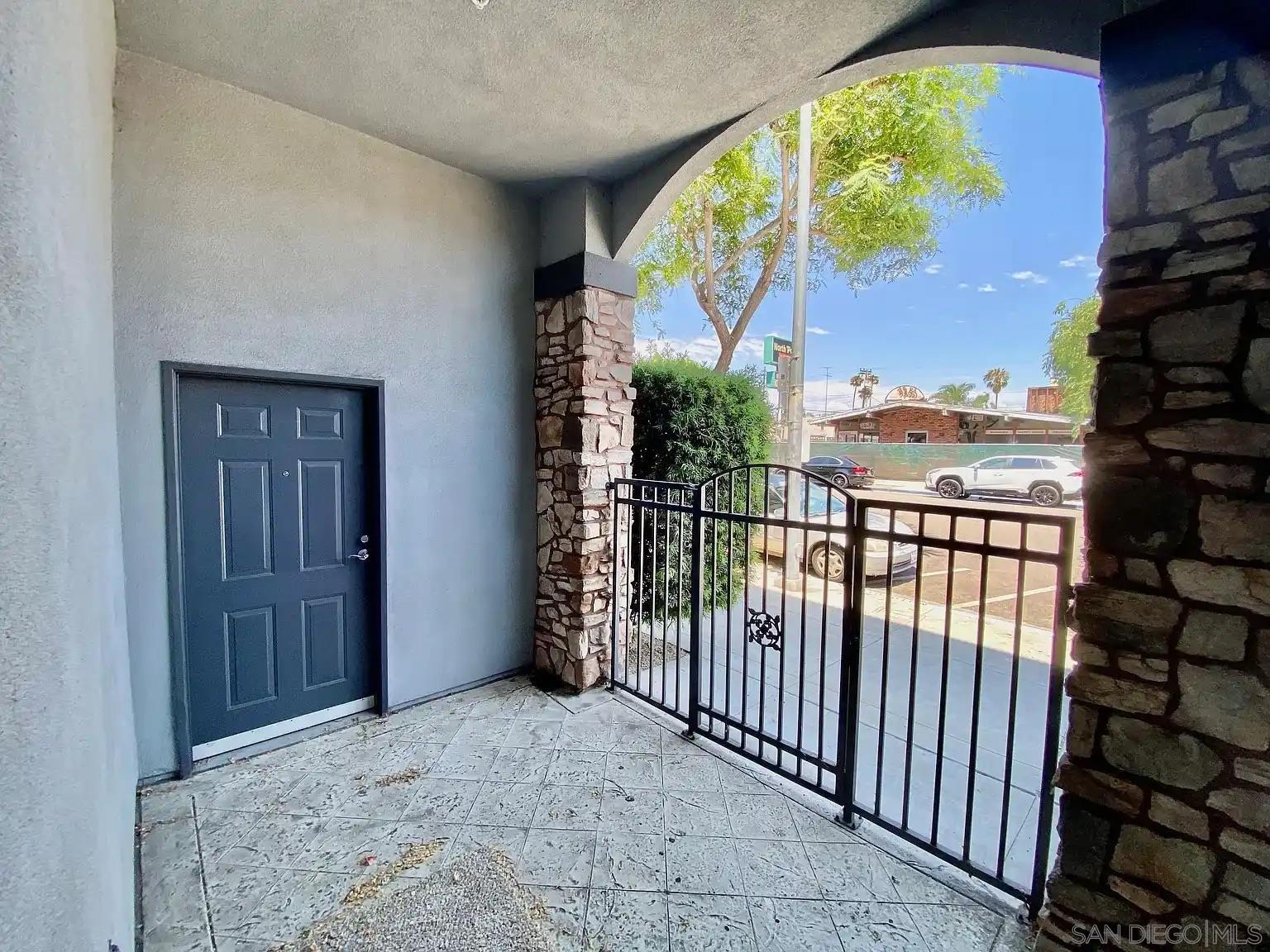 Detail Gallery Image 7 of 43 For 3950  Ohio St  202, San Diego,  CA 92104 - 3 Beds | 2 Baths