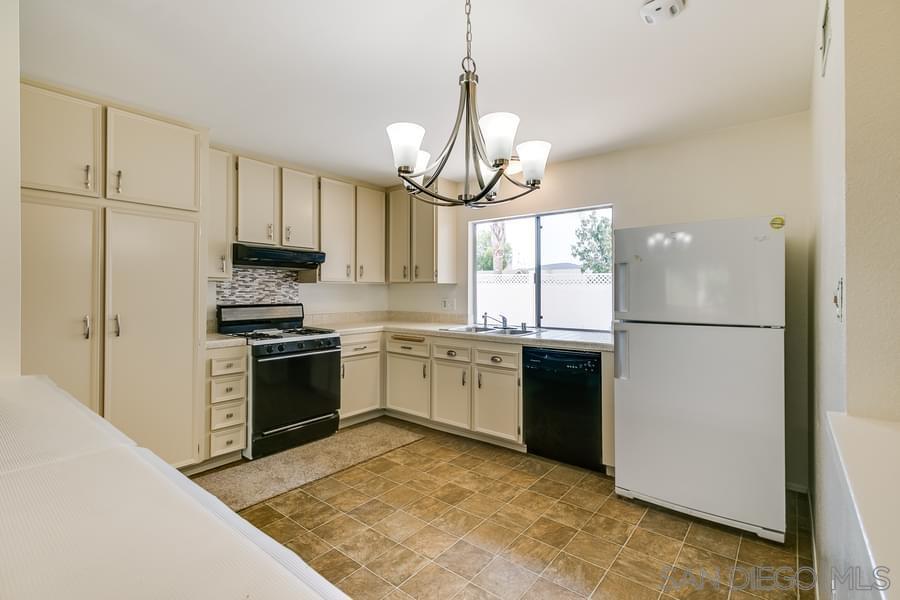 Detail Gallery Image 6 of 17 For 9124  Maranda Dr, Santee,  CA 92071 - 3 Beds | 2 Baths