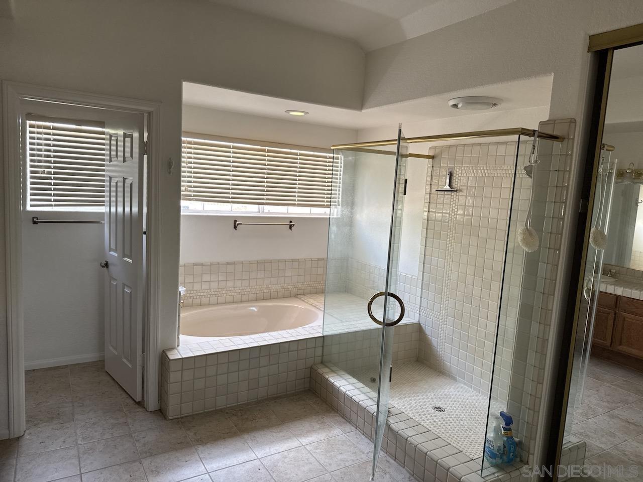 Detail Gallery Image 17 of 35 For 12159  Caminito Corriente, San Diego,  CA 92128 - 4 Beds | 2/1 Baths