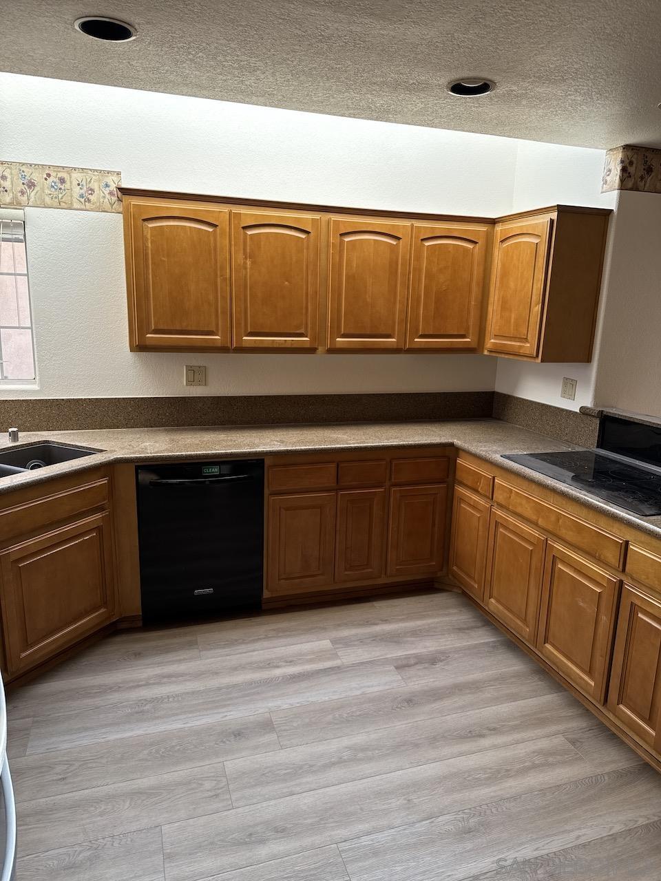 Detail Gallery Image 8 of 35 For 12159  Caminito Corriente, San Diego,  CA 92128 - 4 Beds | 2/1 Baths