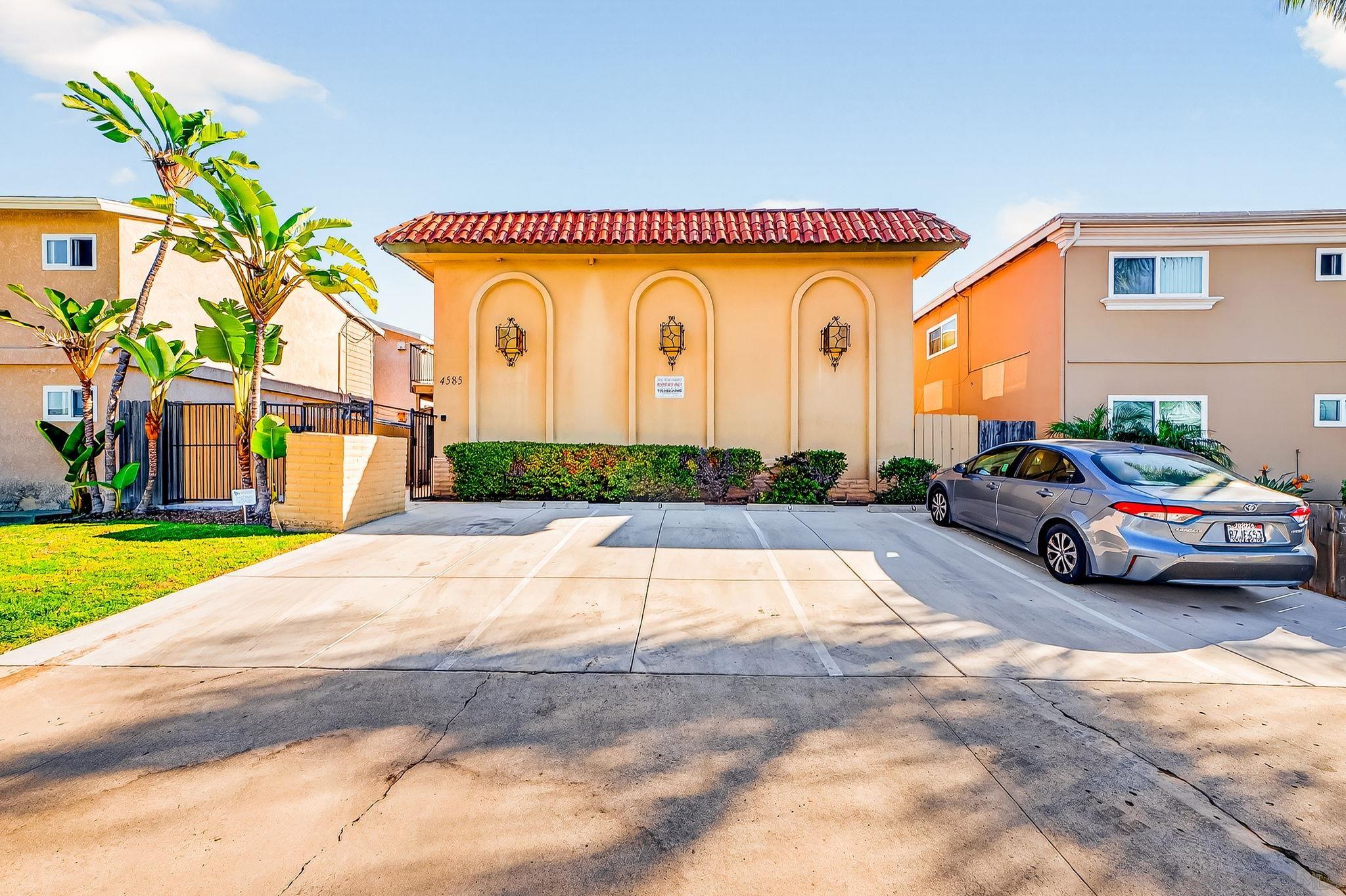 Detail Gallery Image 4 of 25 For 4585  Felton St, San Diego,  CA 92116 - – Beds | – Baths