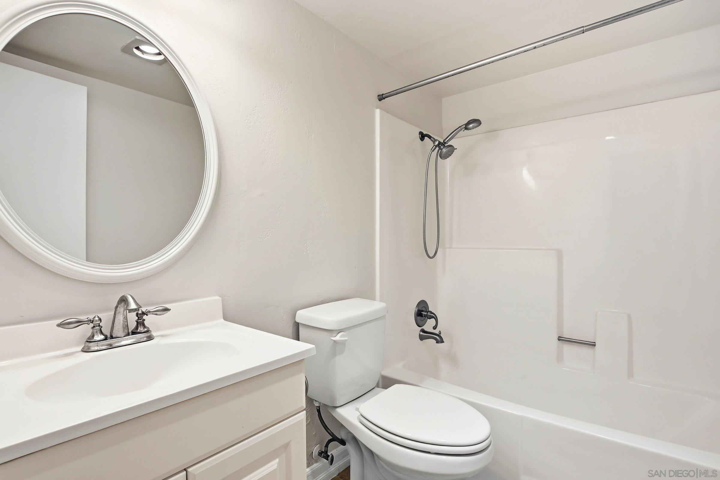 Detail Gallery Image 16 of 27 For 10794  Jeanne Ter  #E,  Santee,  CA 92071 - 2 Beds | 2/1 Baths