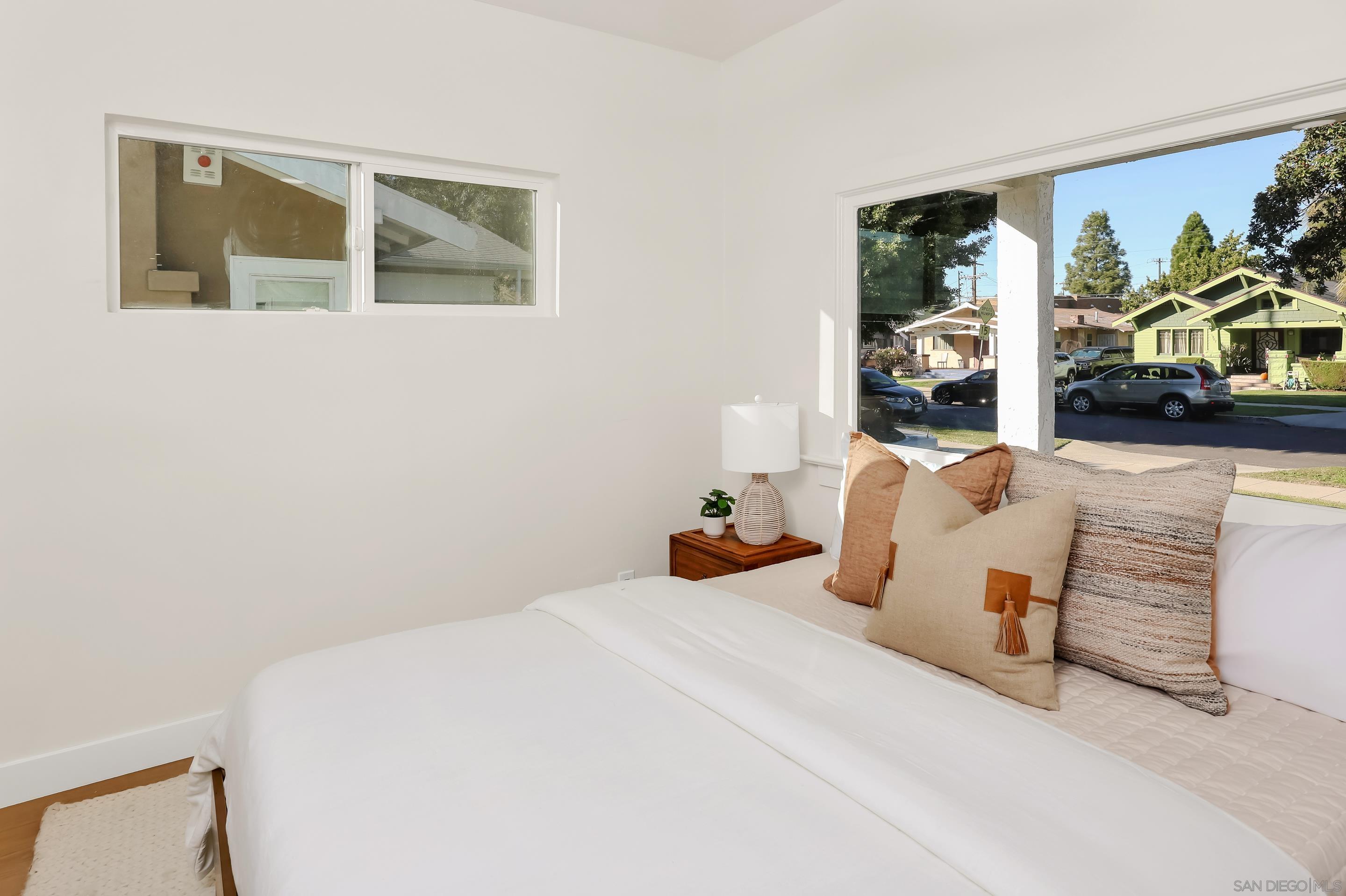 Detail Gallery Image 12 of 72 For 1900 W 41st St, Los Angeles,  CA 90062 - 4 Beds | 2 Baths