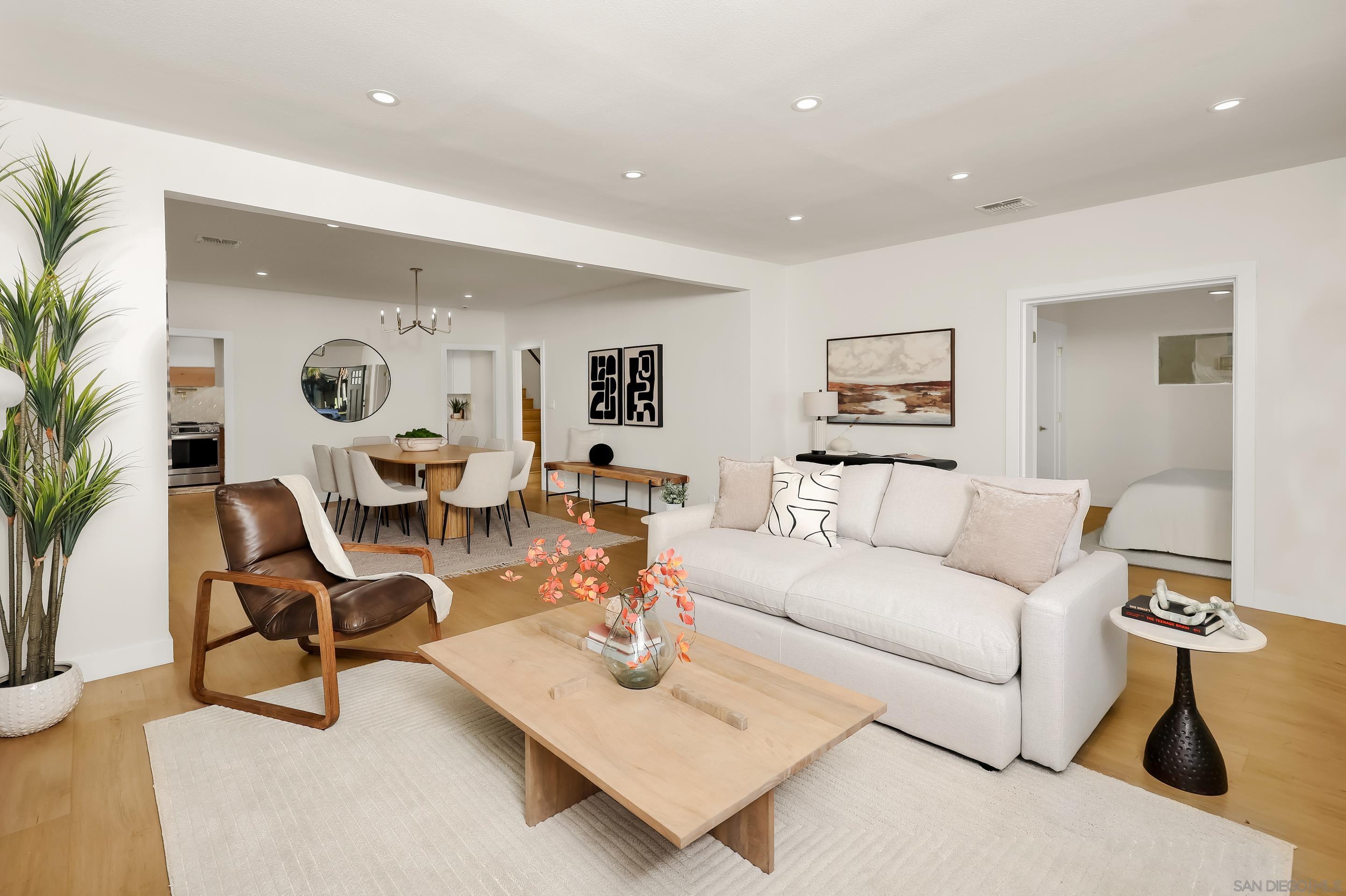 Detail Gallery Image 16 of 72 For 1900 W 41st St, Los Angeles,  CA 90062 - 4 Beds | 2 Baths