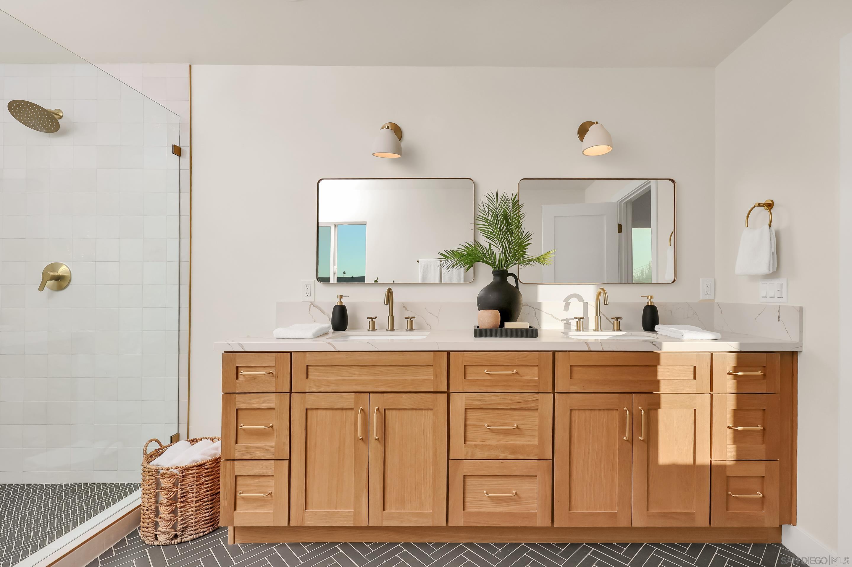 Detail Gallery Image 34 of 72 For 1900 W 41st St, Los Angeles,  CA 90062 - 4 Beds | 2 Baths