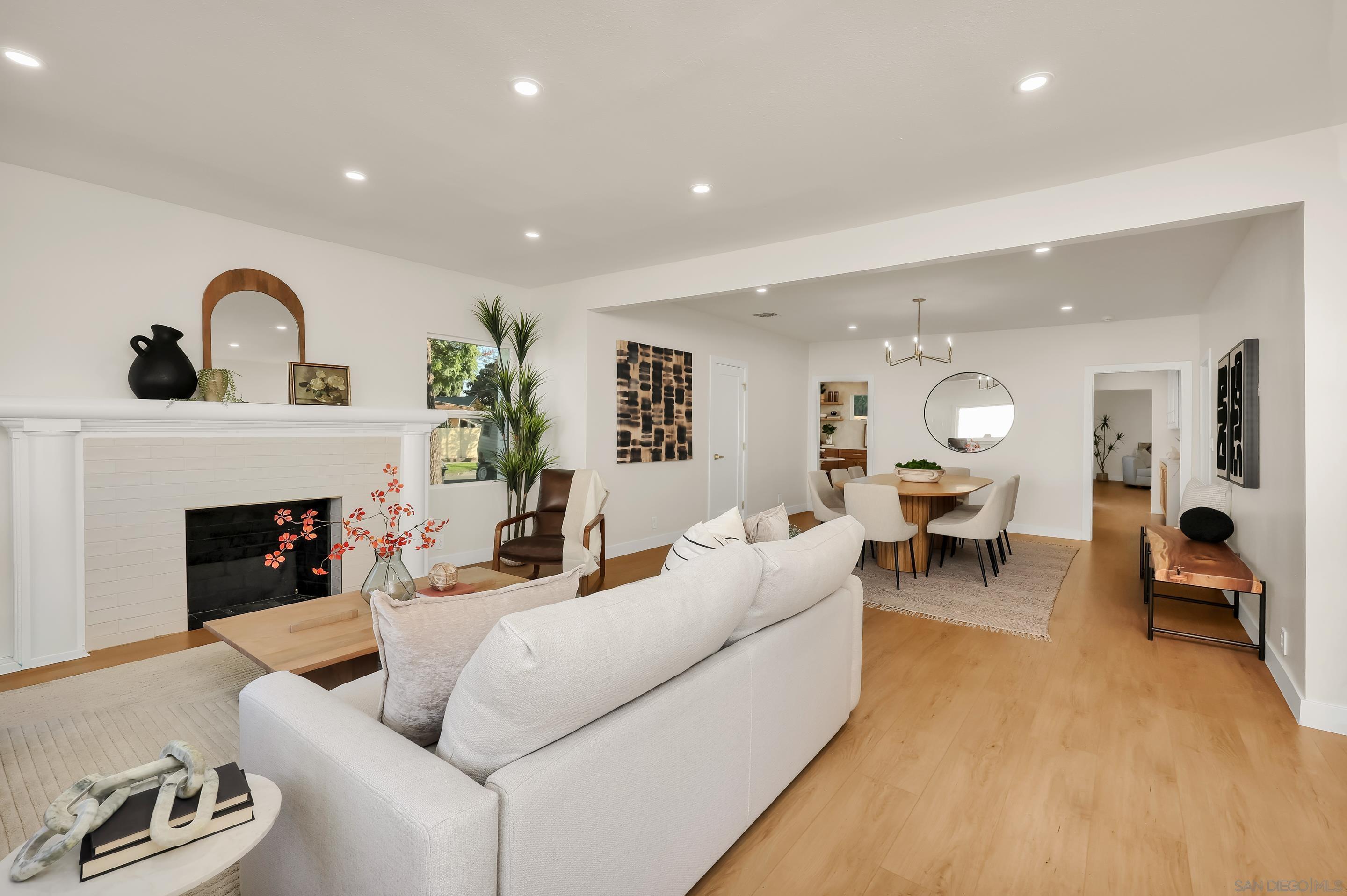 Detail Gallery Image 6 of 72 For 1900 W 41st St, Los Angeles,  CA 90062 - 4 Beds | 2 Baths