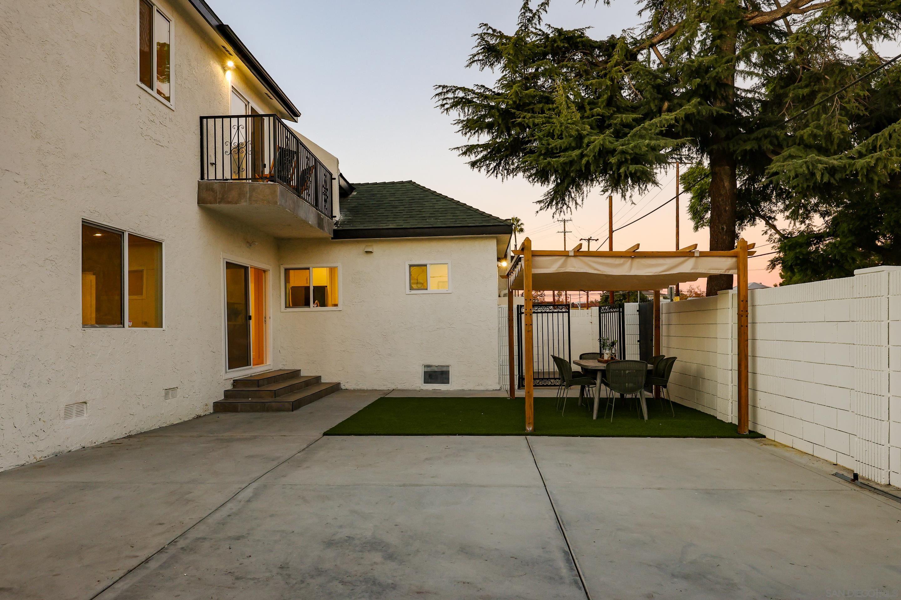 Detail Gallery Image 65 of 72 For 1900 W 41st St, Los Angeles,  CA 90062 - 4 Beds | 2 Baths