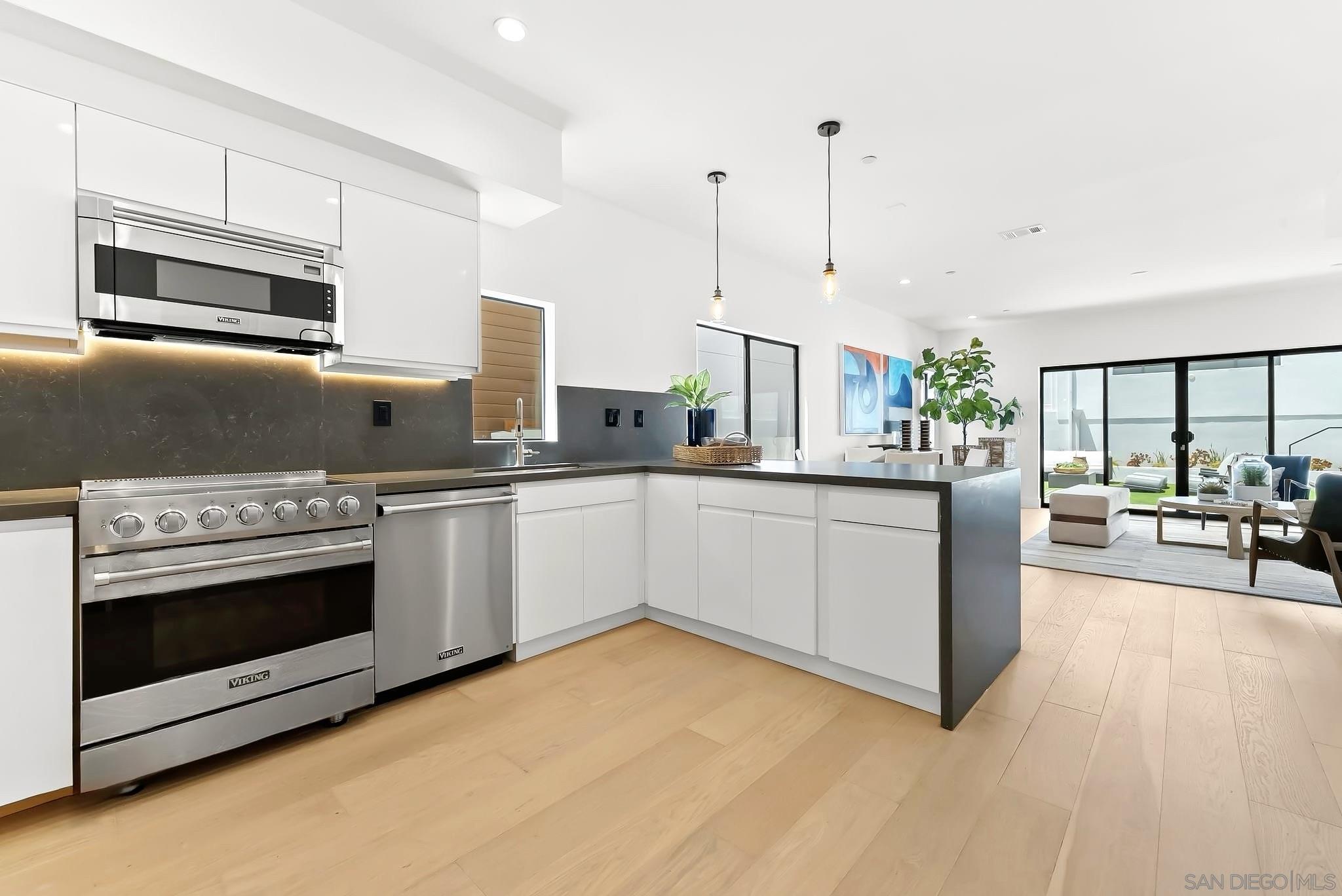 Detail Gallery Image 5 of 41 For 1032  Pennsylvania Avenue, San Diego,  CA 92103 - 4 Beds | 3/2 Baths