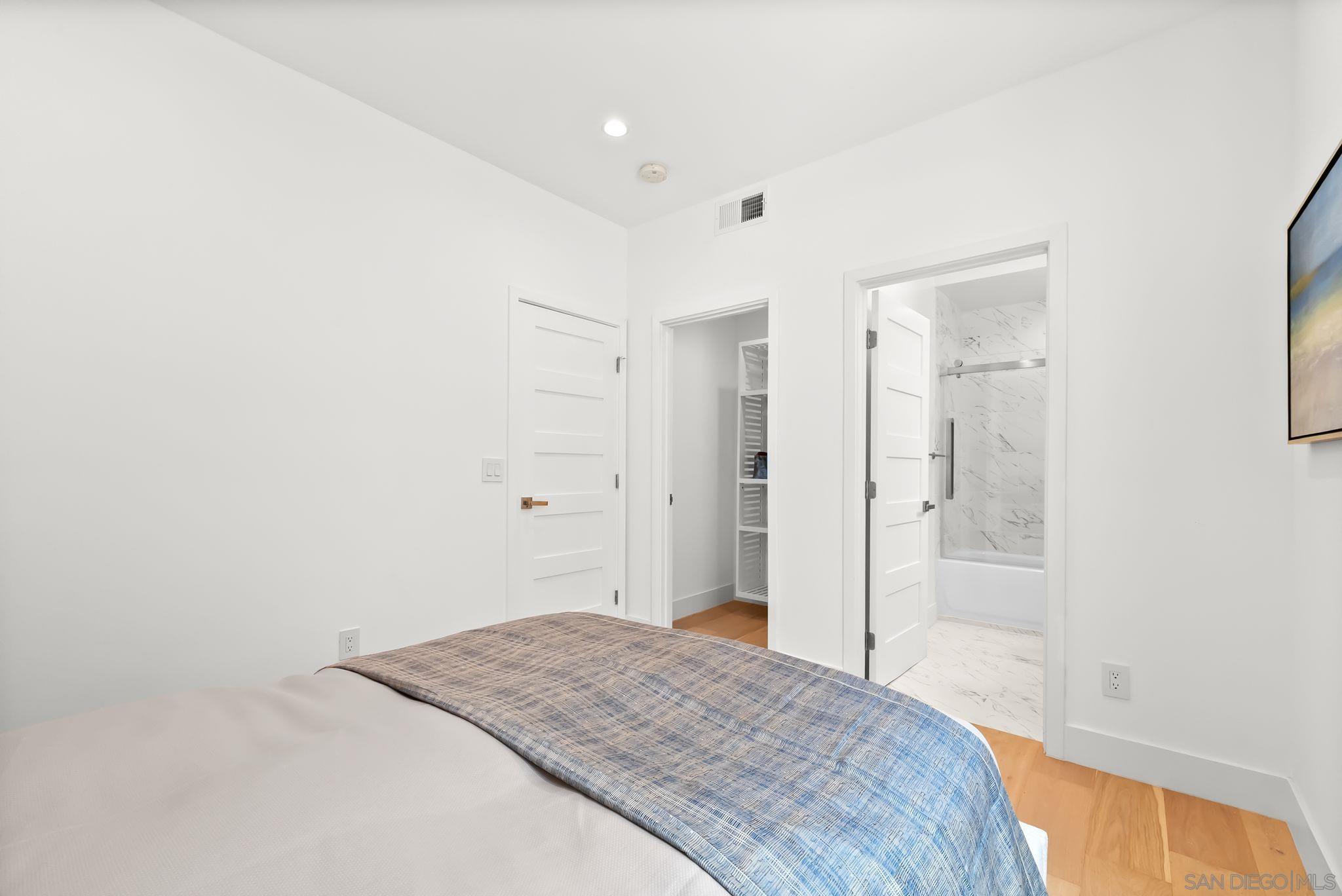 Detail Gallery Image 22 of 41 For 1034  Pennsylvania Avenue, San Diego,  CA 92103 - 4 Beds | 3/2 Baths