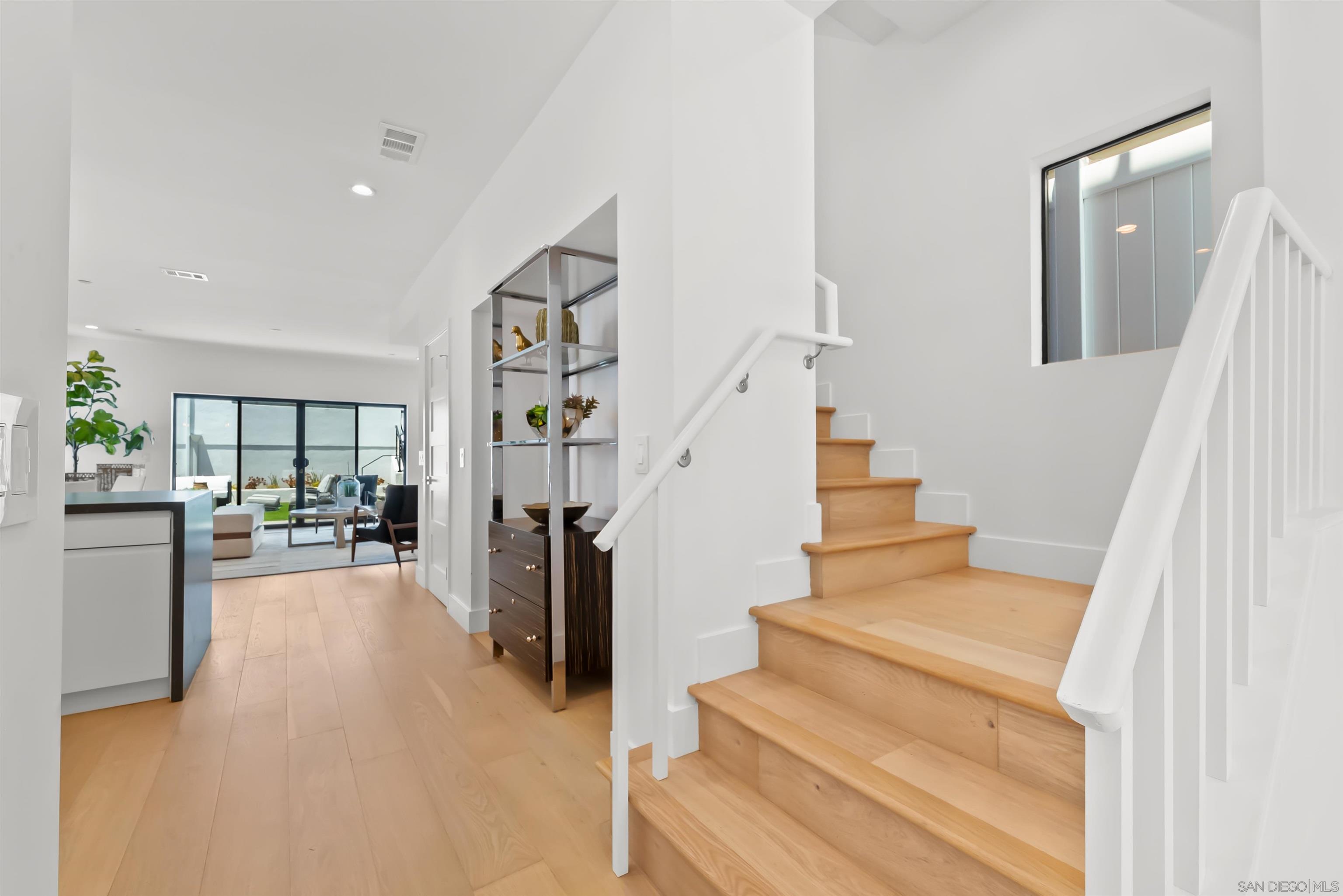 Detail Gallery Image 4 of 41 For 1034  Pennsylvania Avenue, San Diego,  CA 92103 - 4 Beds | 3/2 Baths