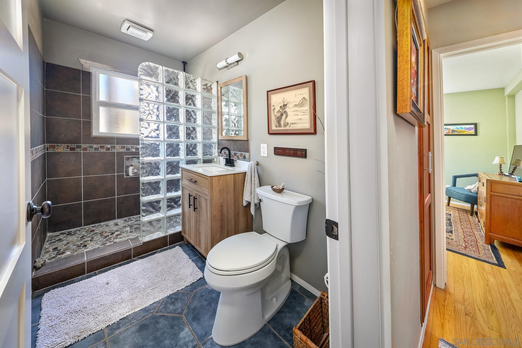 Detail Gallery Image 12 of 36 For 4506  Point Loma Ave, San Diego,  CA 92107 - 4 Beds | 3 Baths