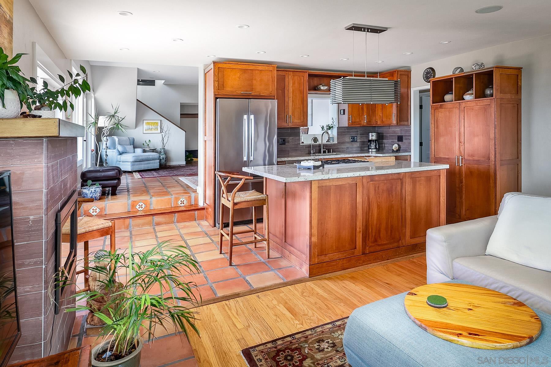 Detail Gallery Image 9 of 36 For 4506  Point Loma Ave, San Diego,  CA 92107 - 4 Beds | 3 Baths