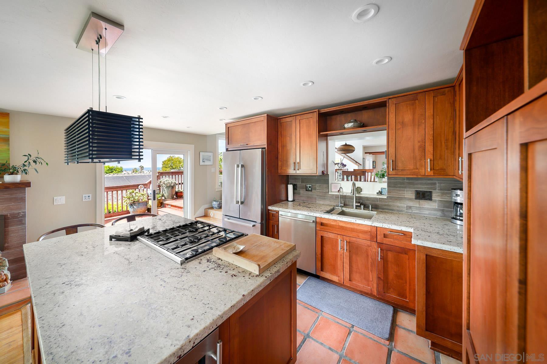 Detail Gallery Image 10 of 36 For 4506  Point Loma Ave, San Diego,  CA 92107 - 4 Beds | 3 Baths