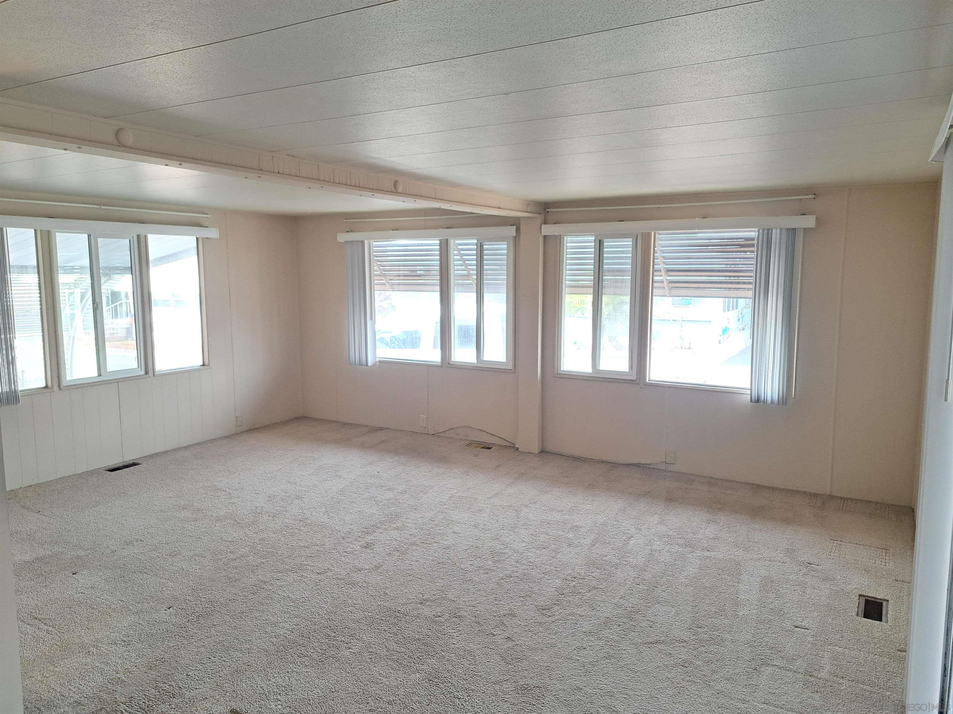 Detail Gallery Image 3 of 22 For 2  Bahia Ln, Oceanside,  CA 92058 - 2 Beds | 2 Baths