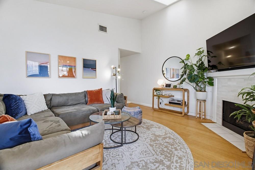 Detail Gallery Image 4 of 42 For 3617  4th Ave  #6,  San Diego,  CA 92103 - 2 Beds | 2 Baths