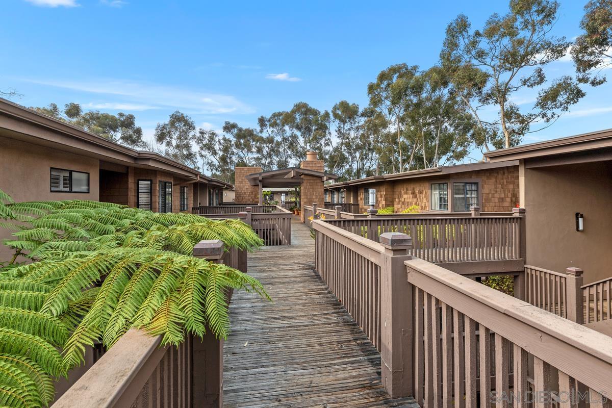 Detail Gallery Image 2 of 46 For 8860  Villa La Jolla  #314,  La Jolla,  CA 92037 - 2 Beds | 2 Baths