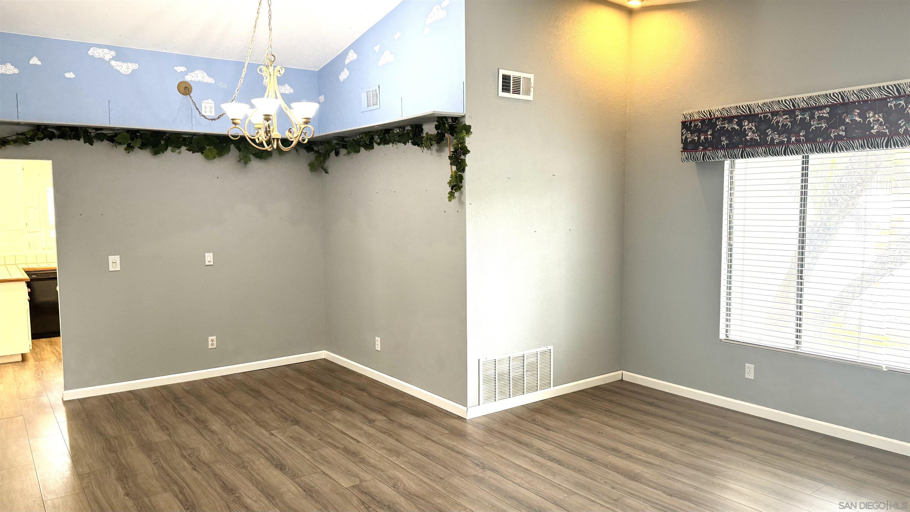 Detail Gallery Image 2 of 38 For 39607  Firethorn Court, Murrieta,  CA 92563 - 4 Beds | 2 Baths