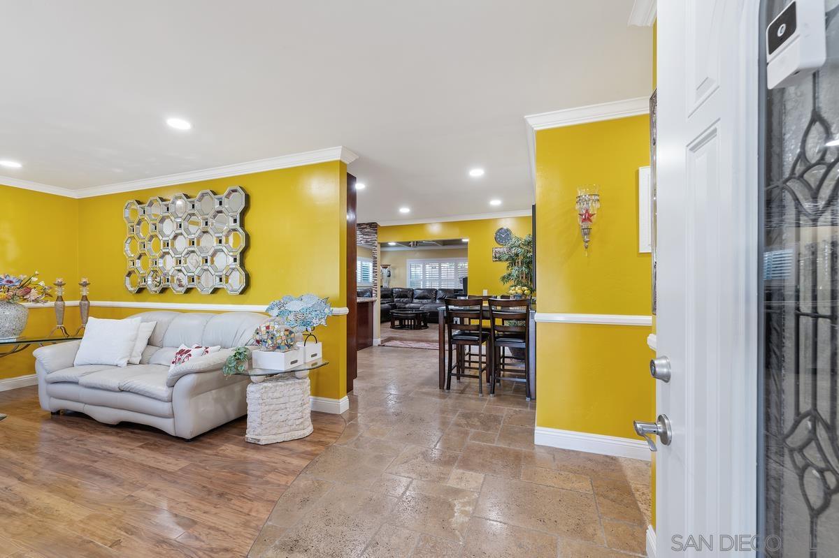 Detail Gallery Image 5 of 27 For 10343  Greenford Dr, San Diego,  CA 92126 - 4 Beds | 2 Baths