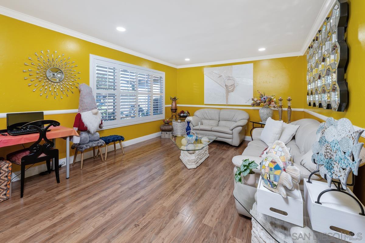 Detail Gallery Image 6 of 27 For 10343  Greenford Dr, San Diego,  CA 92126 - 4 Beds | 2 Baths