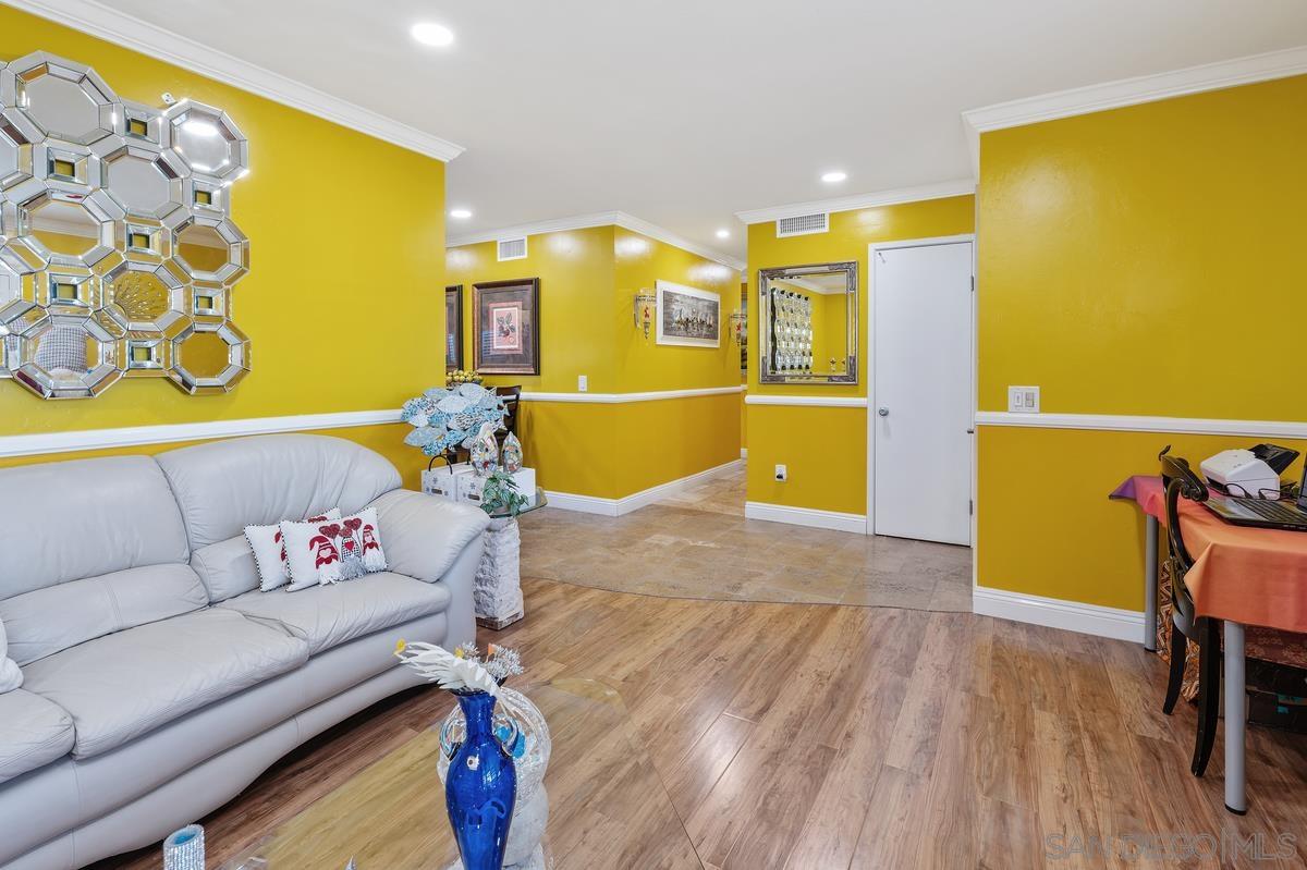 Detail Gallery Image 7 of 27 For 10343  Greenford Dr, San Diego,  CA 92126 - 4 Beds | 2 Baths