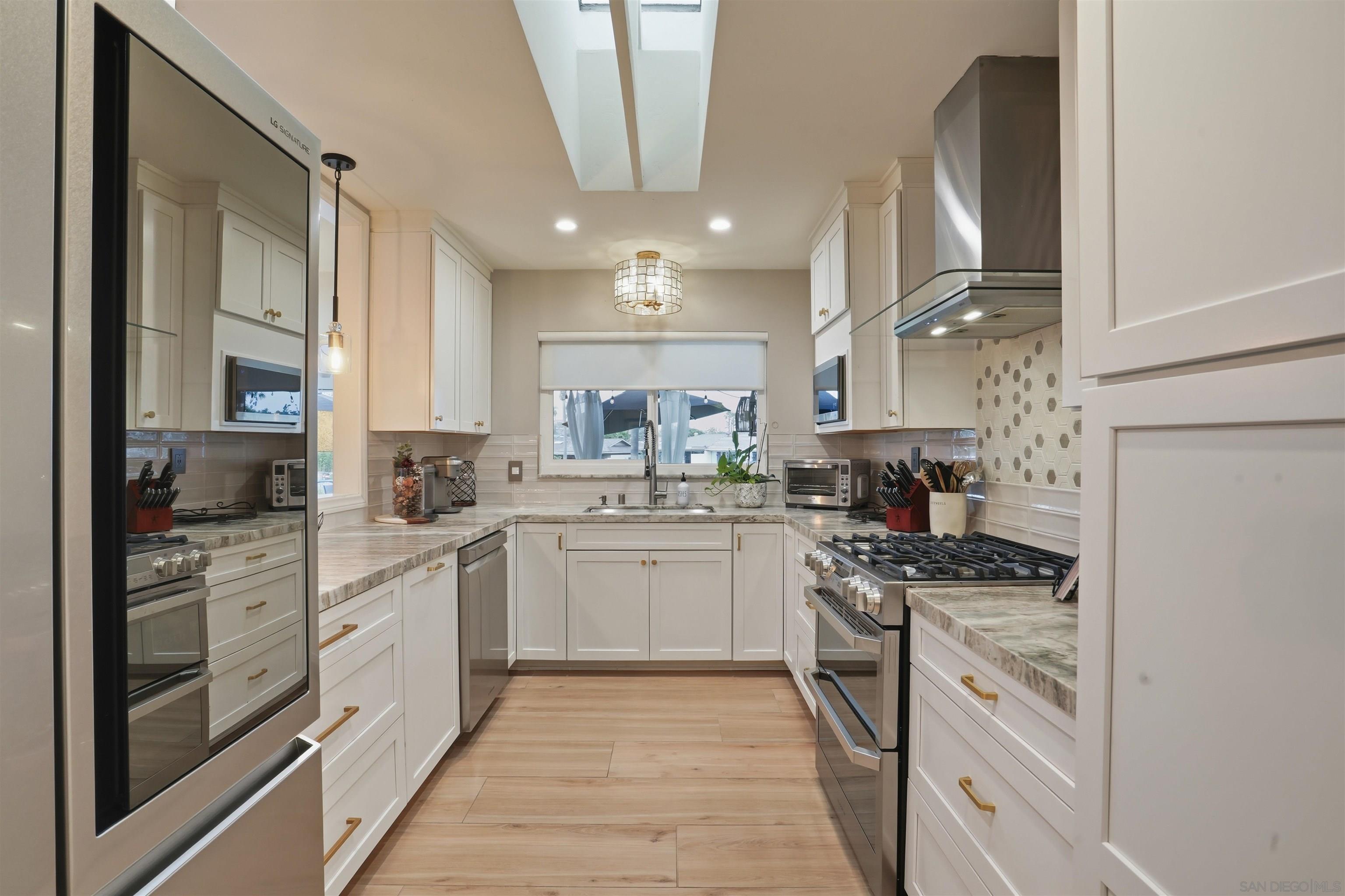 Detail Gallery Image 2 of 27 For 1442  La Linda Drive, San Marcos,  CA 92078 - 3 Beds | 2 Baths