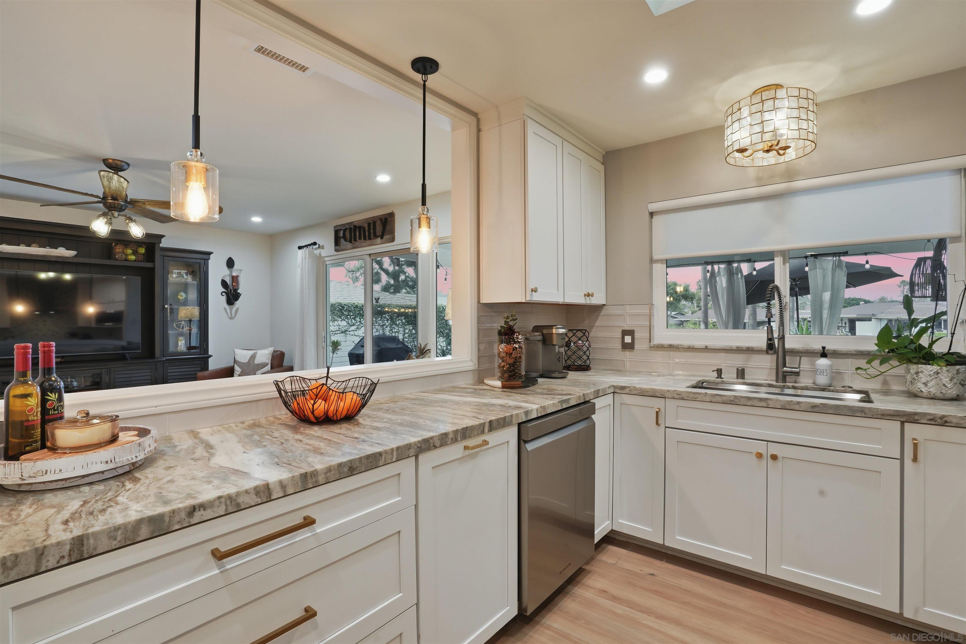 Detail Gallery Image 5 of 27 For 1442  La Linda Drive, San Marcos,  CA 92078 - 3 Beds | 2 Baths