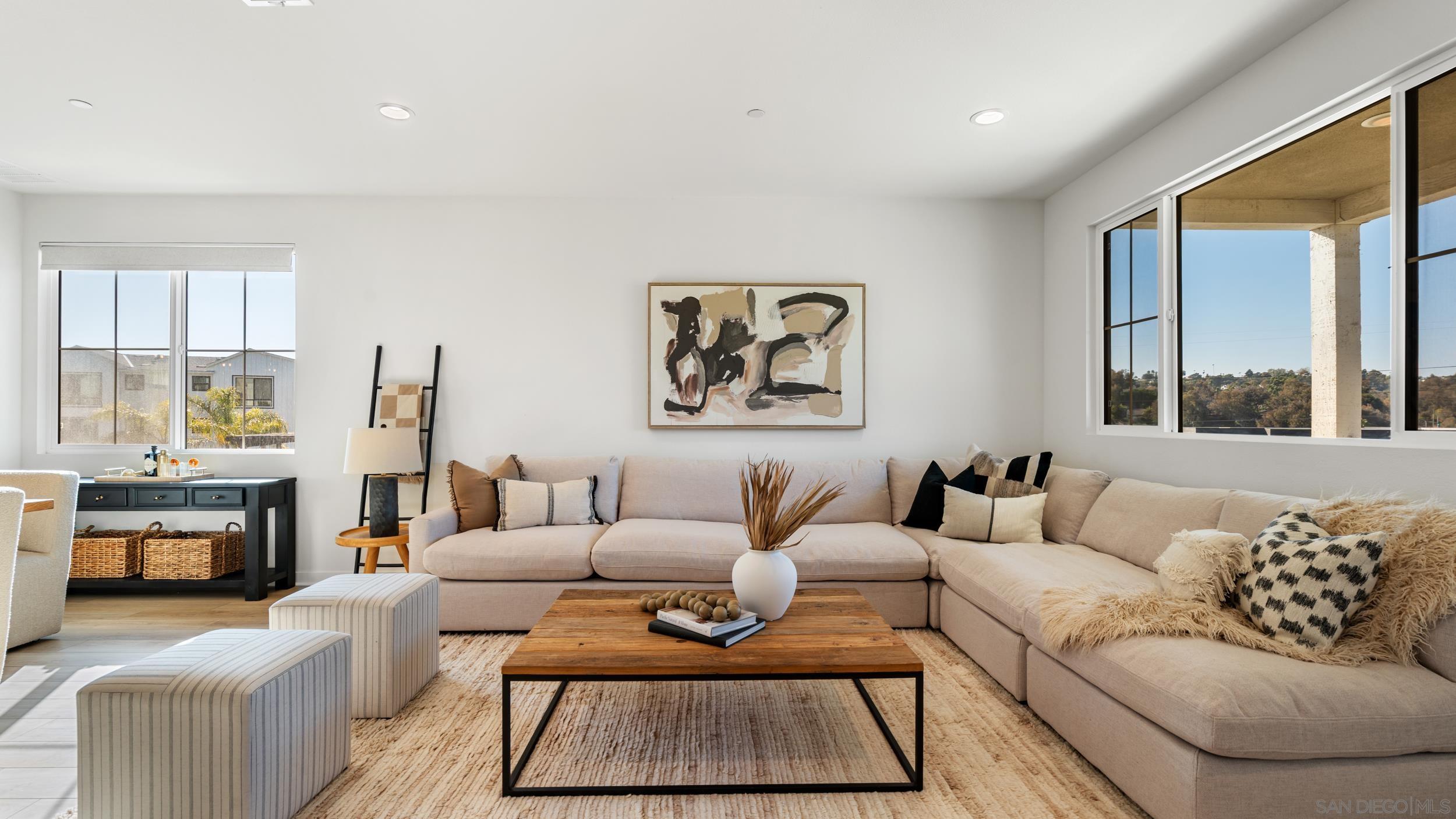 Detail Gallery Image 2 of 25 For 4700  Parsley Lane, Carlsbad,  CA 92008 - 4 Beds | 3/1 Baths