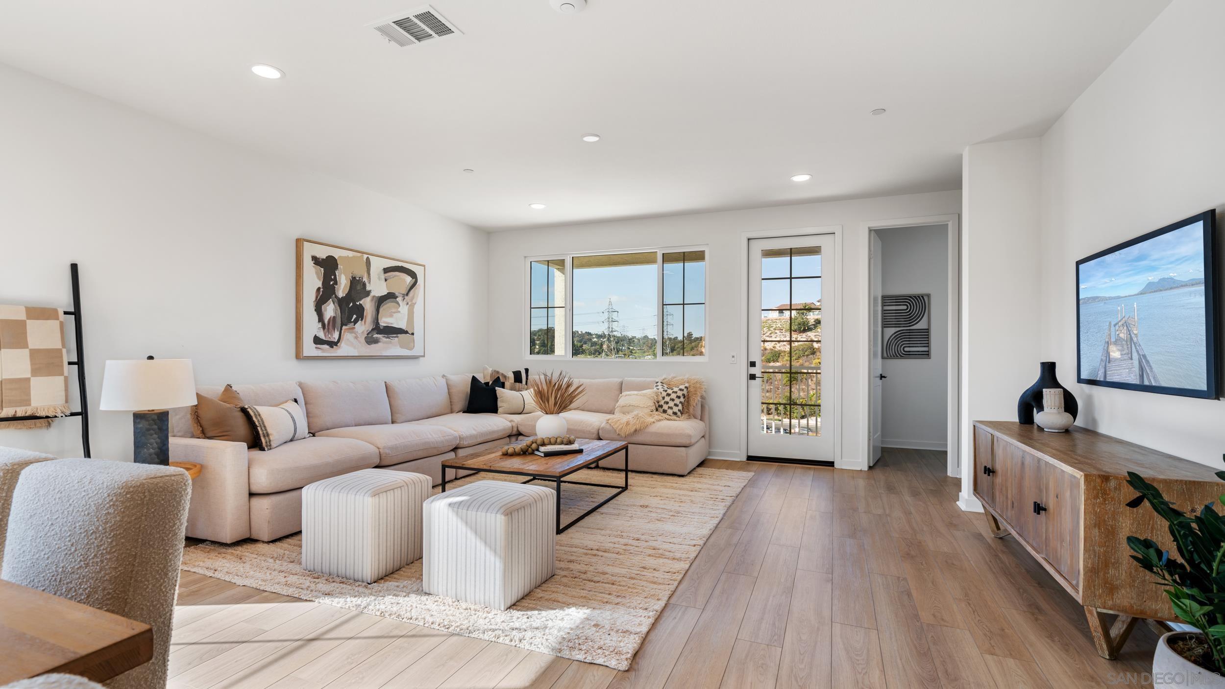 Detail Gallery Image 3 of 25 For 4700  Parsley Lane, Carlsbad,  CA 92008 - 4 Beds | 3/1 Baths