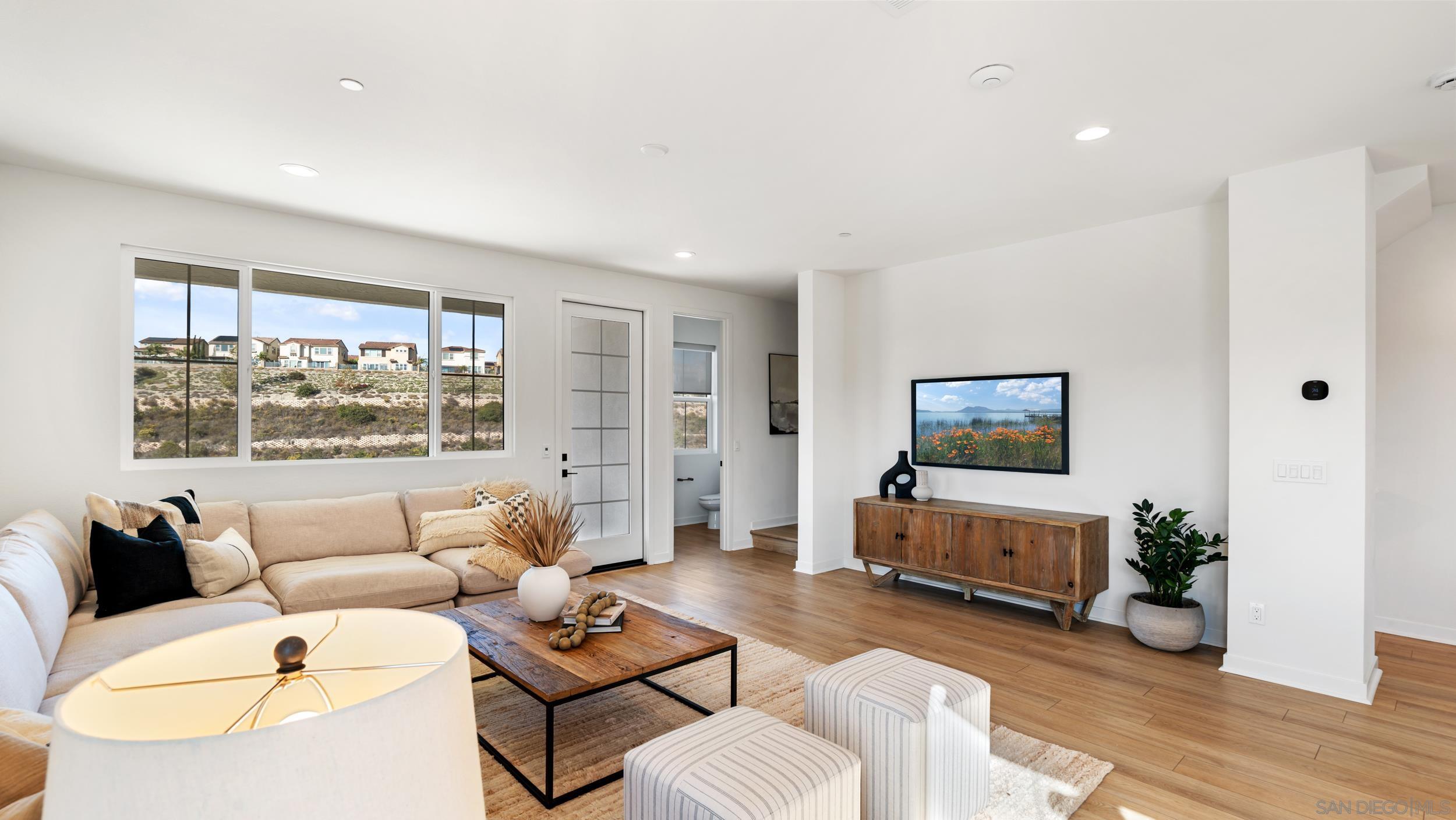 Detail Gallery Image 4 of 25 For 4700  Parsley Lane, Carlsbad,  CA 92008 - 4 Beds | 3/1 Baths