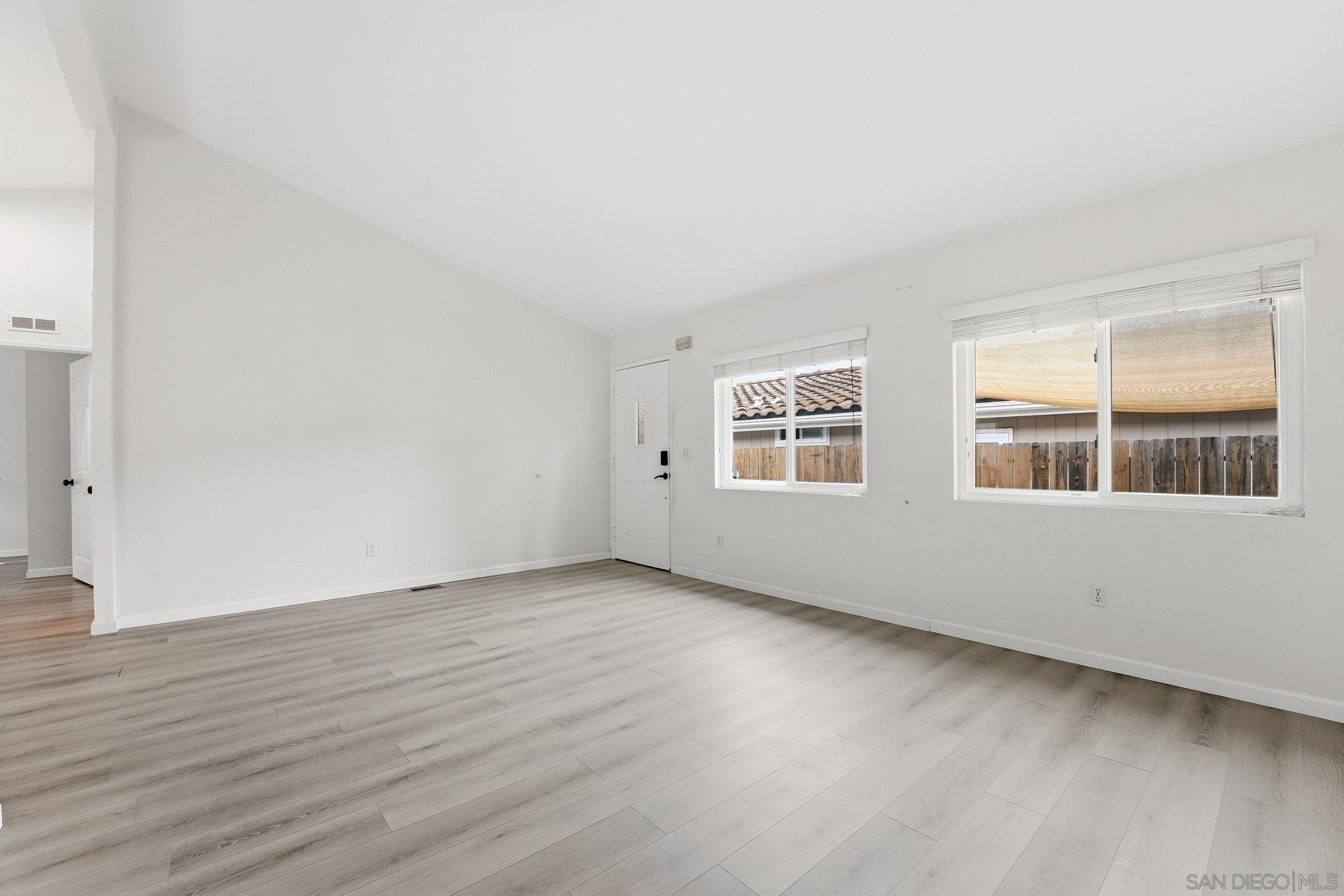 Detail Gallery Image 3 of 28 For 14955  Avenida Venusto  #85,  San Diego,  CA 92128 - 3 Beds | 2 Baths